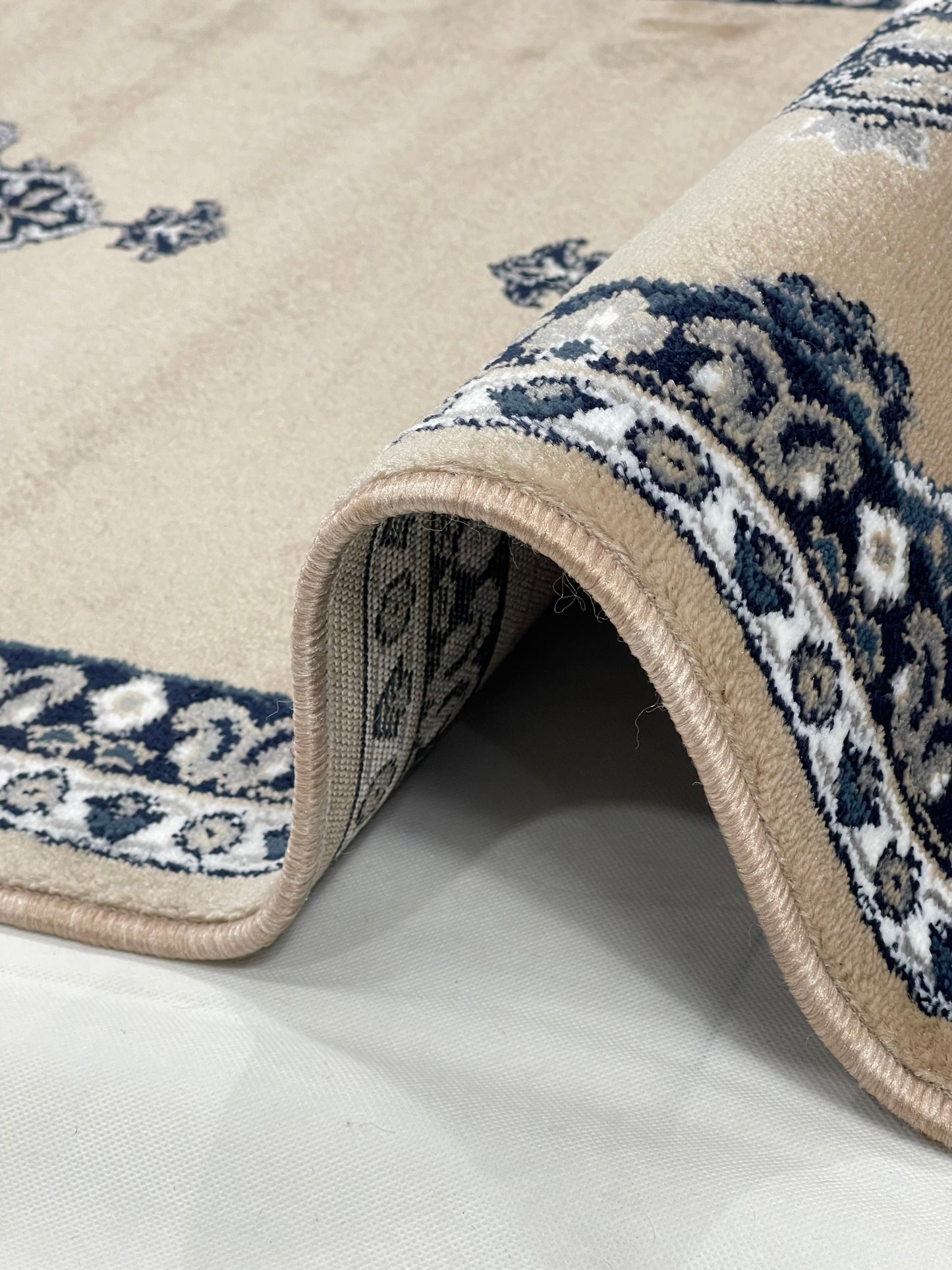 Mink Persian Polypropylene Woven Rug.
 Size : 2.6 ft width x 6.6 ft length
 (80 cm x 200cm)