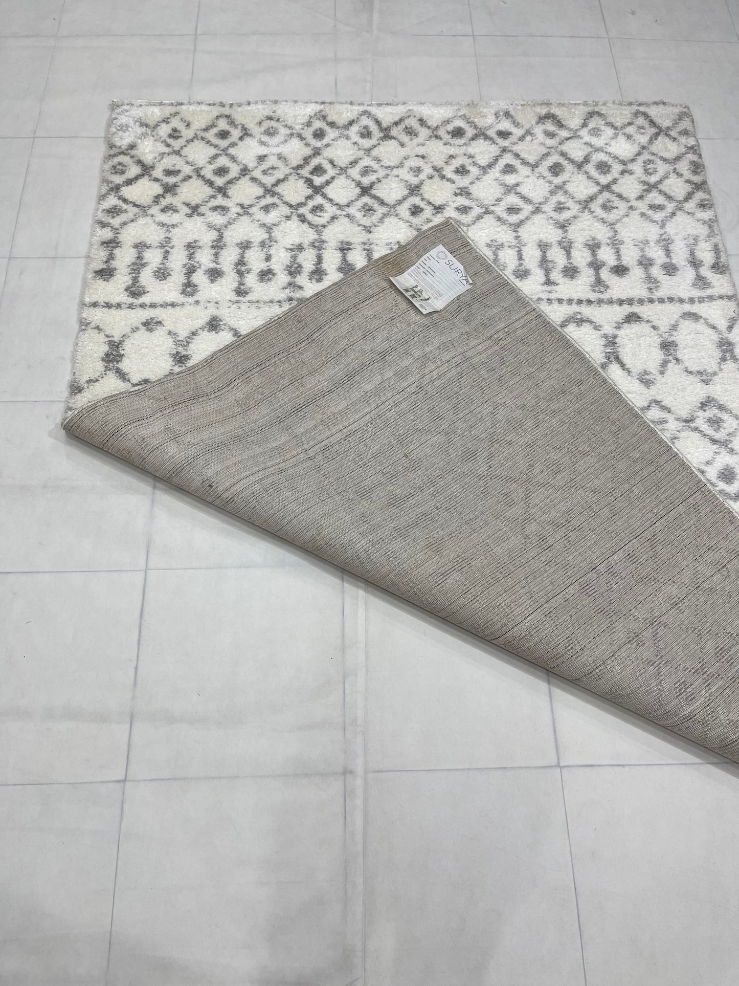 Turkish Shaggy Rug With Woven Back. 
Size : 5 Ft Width x 7.3 Ft Length (160cm x 220cm)
Article-03-Off White