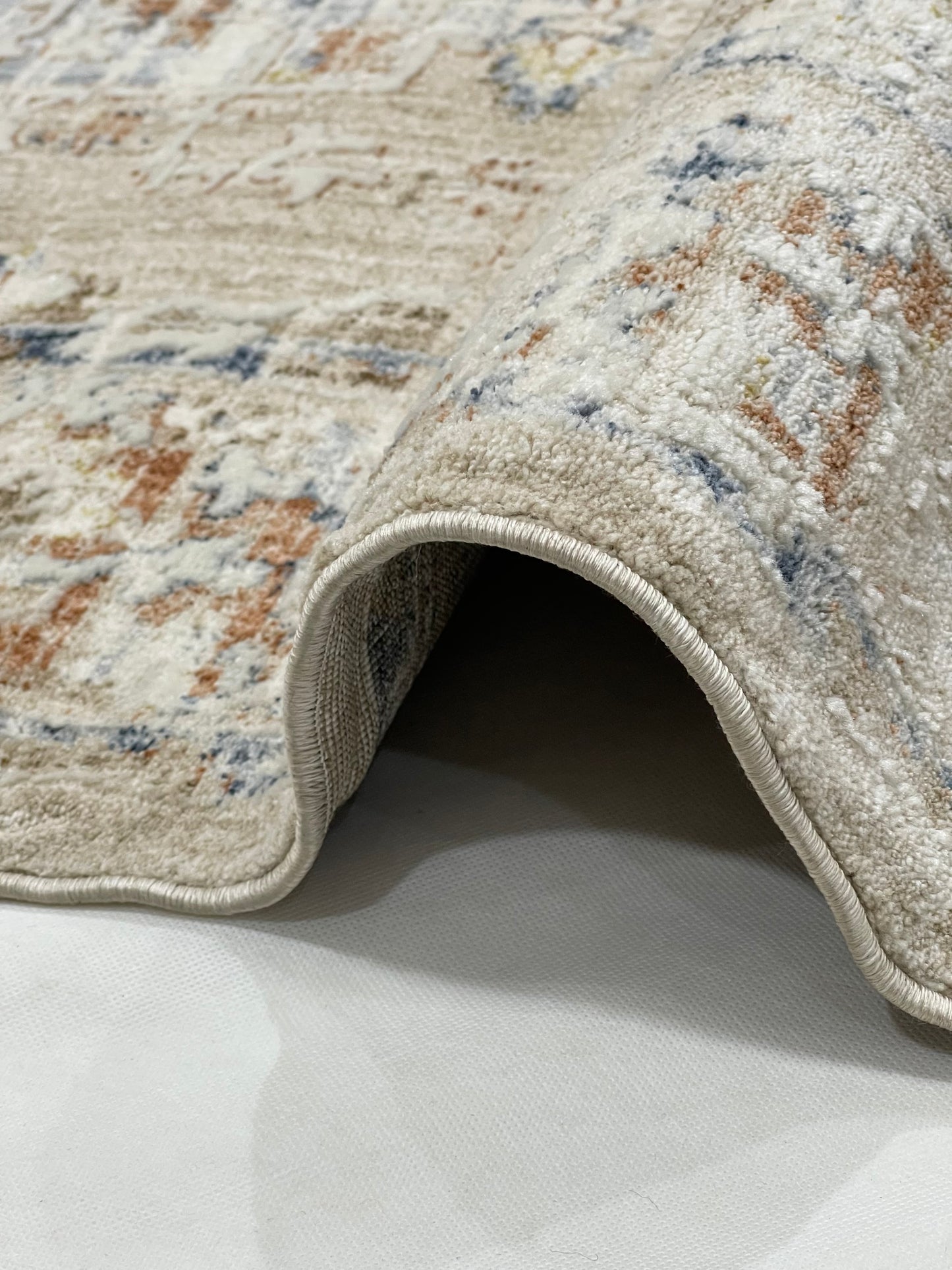 Turkish Polypropylene Silk. Woven Back (Article-1670-Off white )
Size : 5ft width  x 7.3ft length (150cm x 220cm)