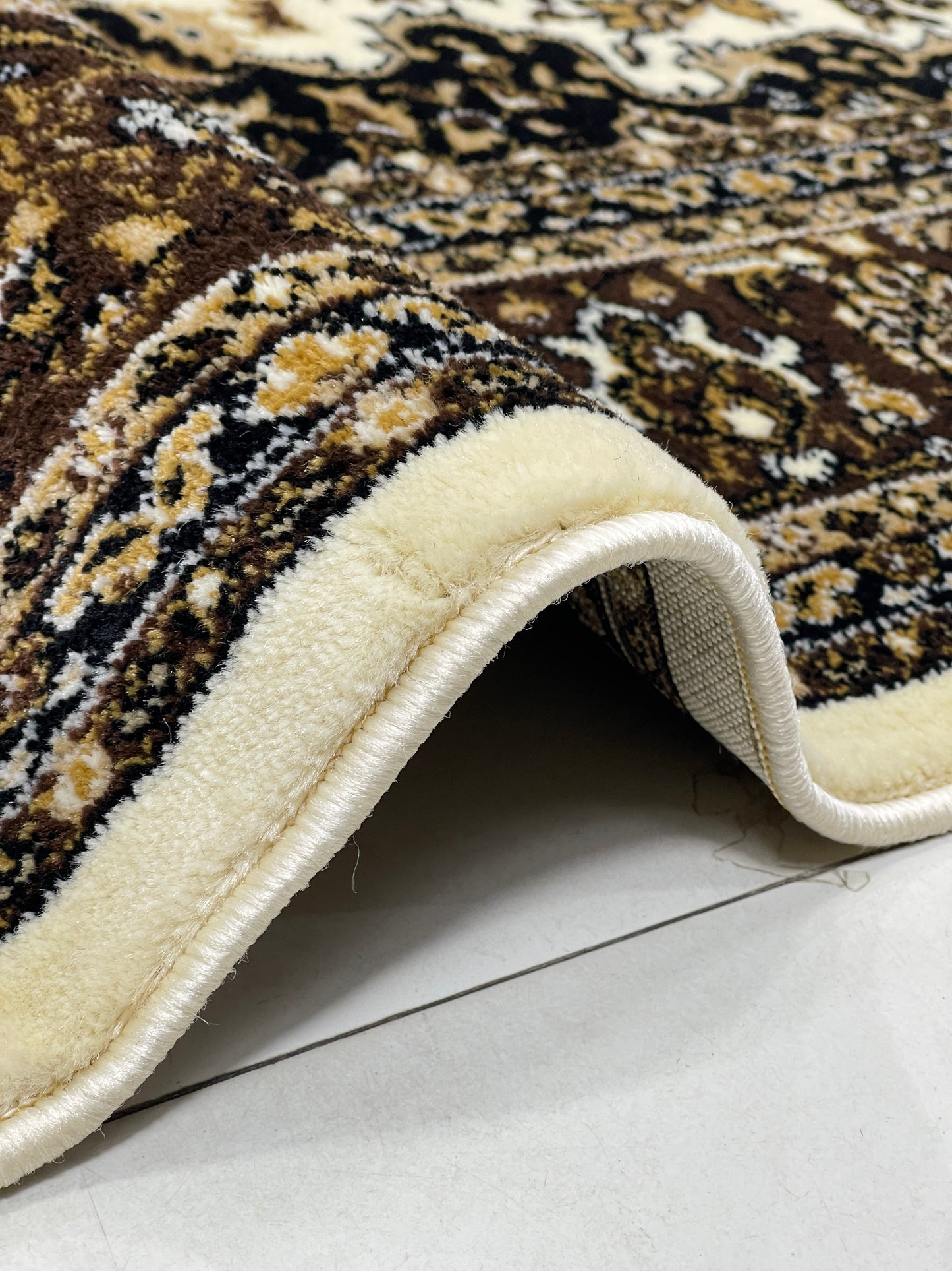 Persian polypropylene Rug,back woven(Article-01-Off white)
Size : 6.6 ft width x 9.6 ft length (200cm x 290cm)