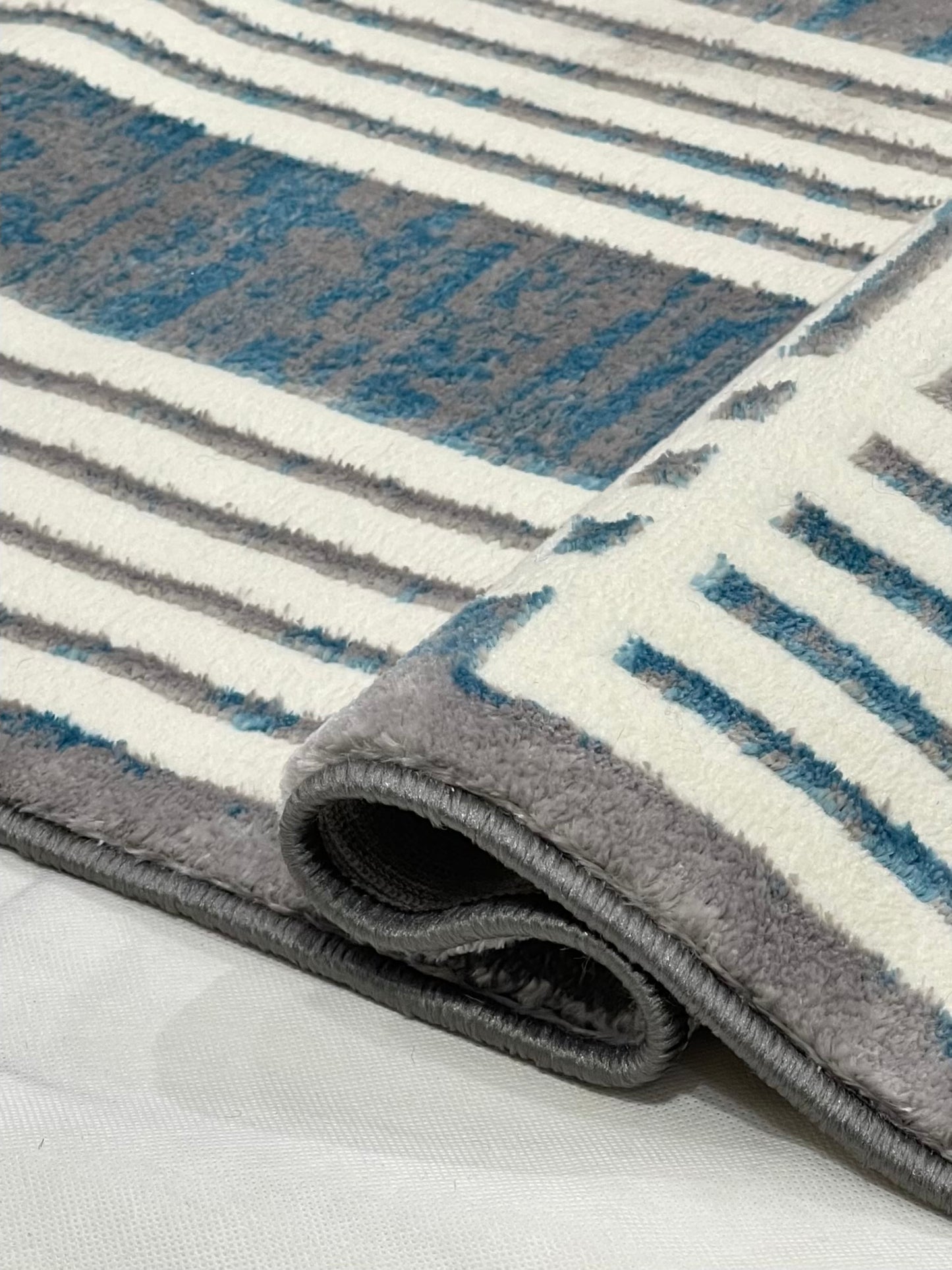 Pakistani Silk Woven Rug.(Article-1454-Grey) Size : 5ft width  x 7.3ft length (150cm x 220cm)