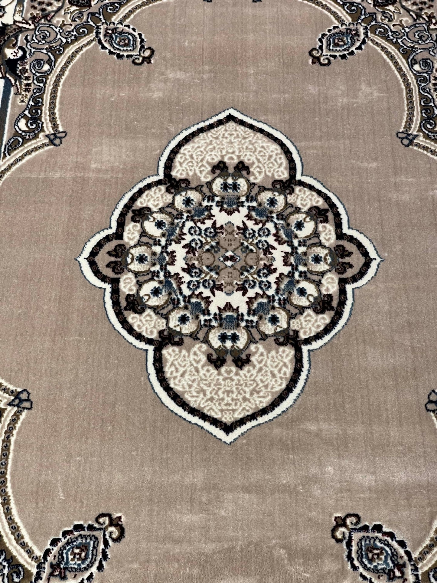 Turkish Top Quality Silk.(Article-1014-off white )
Size : 5ft width  x 7.3ft length (150cm x 220cm)