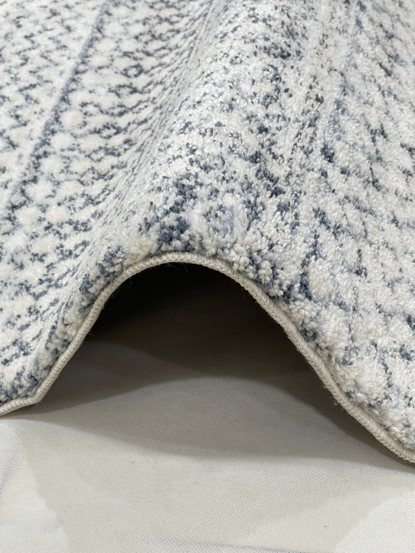 Turkish Shaggy Rug With Woven Back.  Size : 5 Ft Width x 7.3 Ft Length (160cm x 220cm) Article-07-Off White, Grey