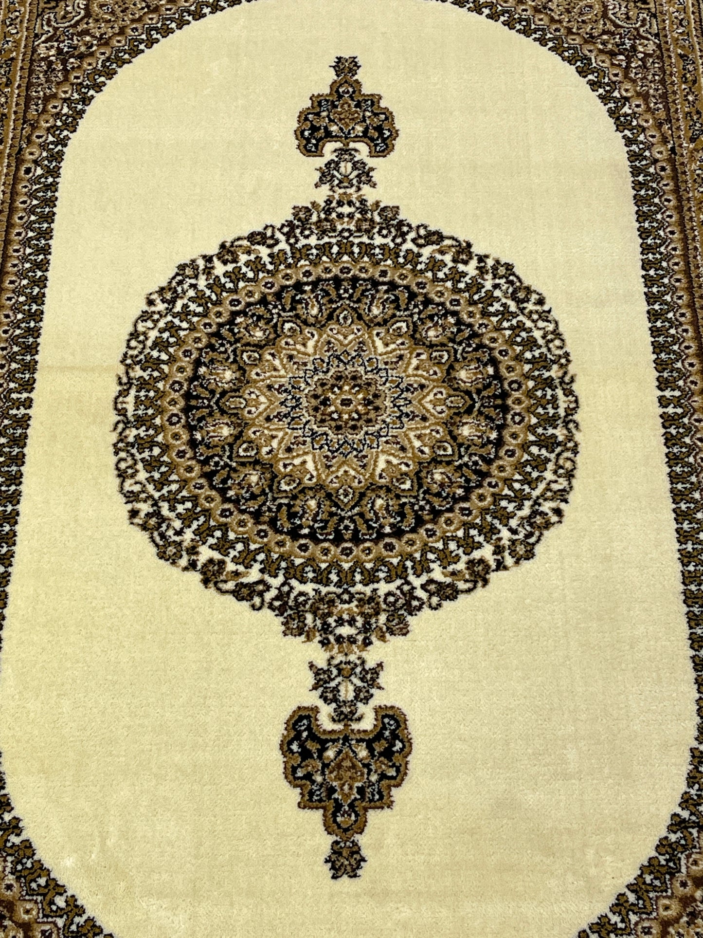 Persian polypropylene Rug,back woven(Article-22-Off white)
Size : 5ft width  x 7.3ft length (150cm x 220cm)