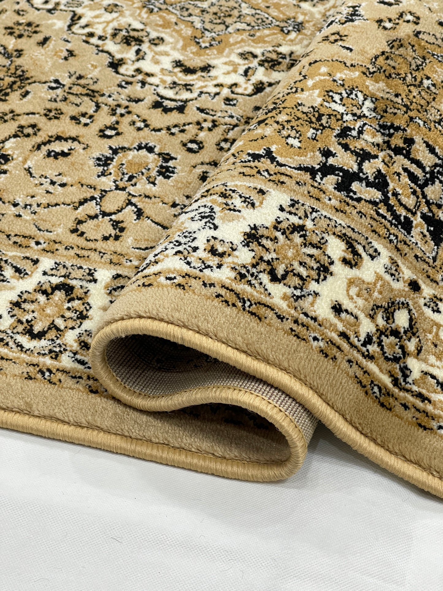 Persian polypropylene Rug,back woven(Article-01-Beige)
Size : 4 ft width x 5.6 ft length (120 cm x 170cm)