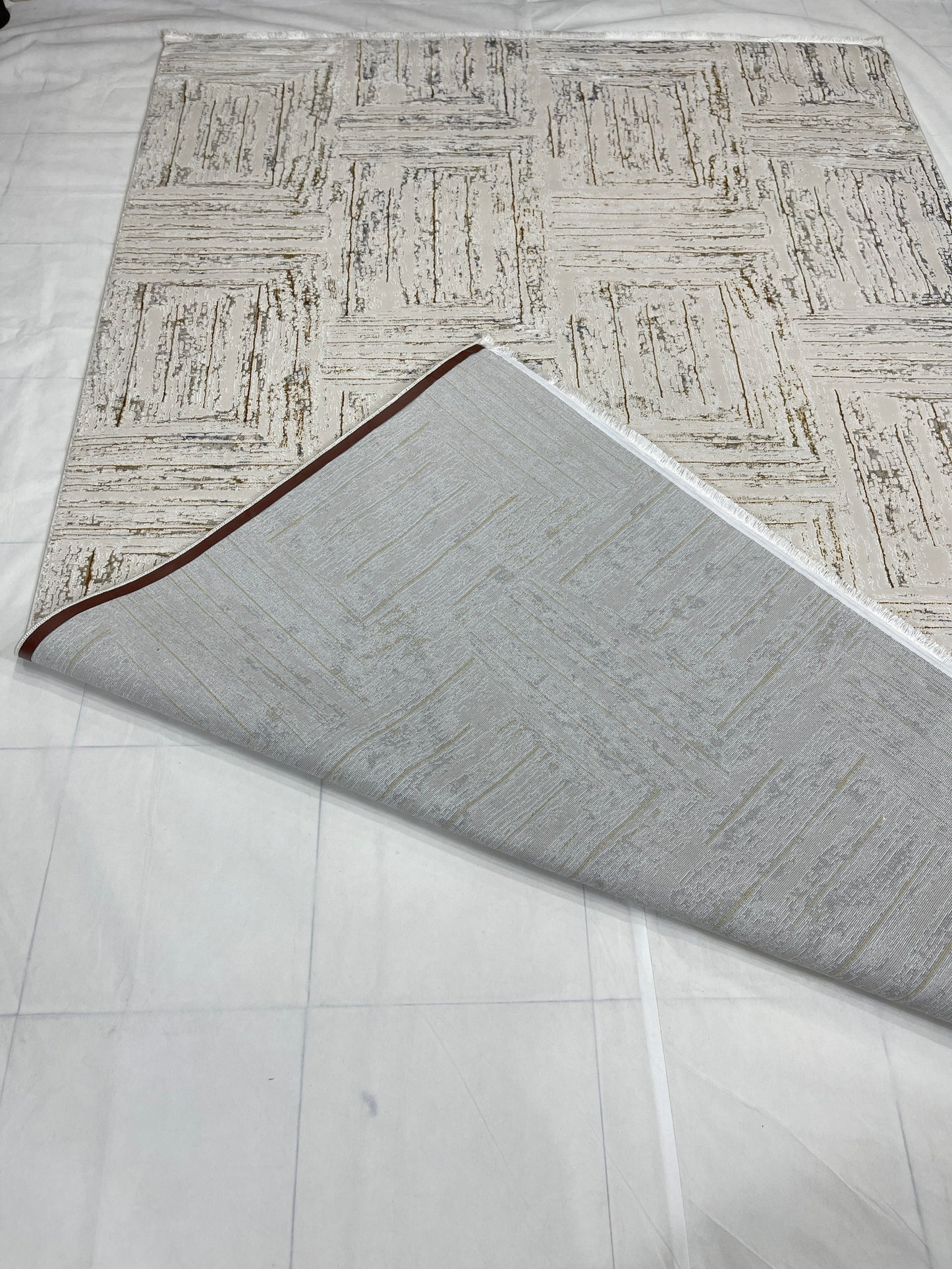 New Turkish Silk (Surya A) 
Size: 6.6 ft width x 9.6 ft length (200cm x 290cm)
Article -611- Grey