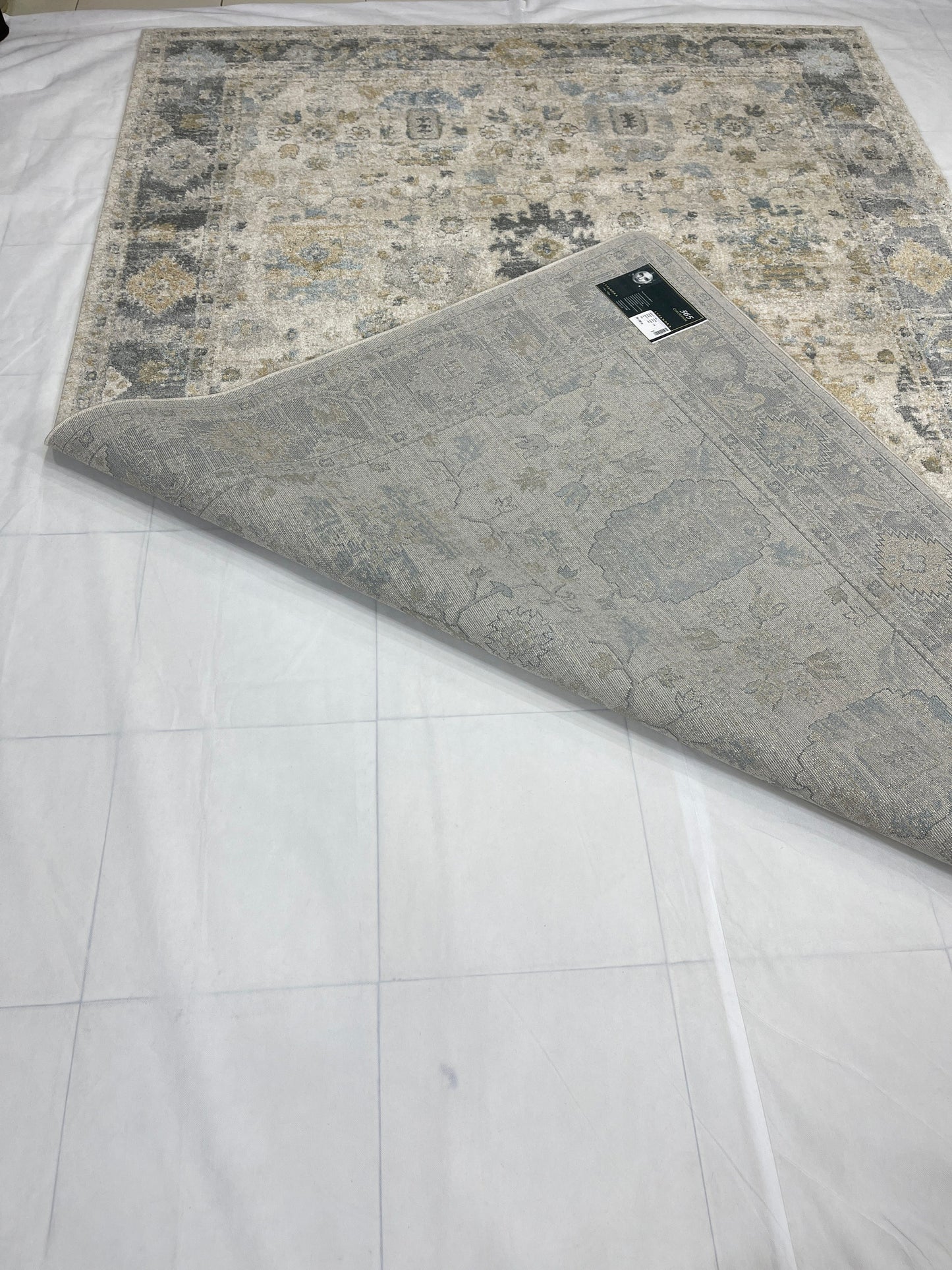 New Turkish Silk (Surya A) 
Size: 6.6 ft width x 9.6 ft length (200cm x 290cm)
Article -613- Off White