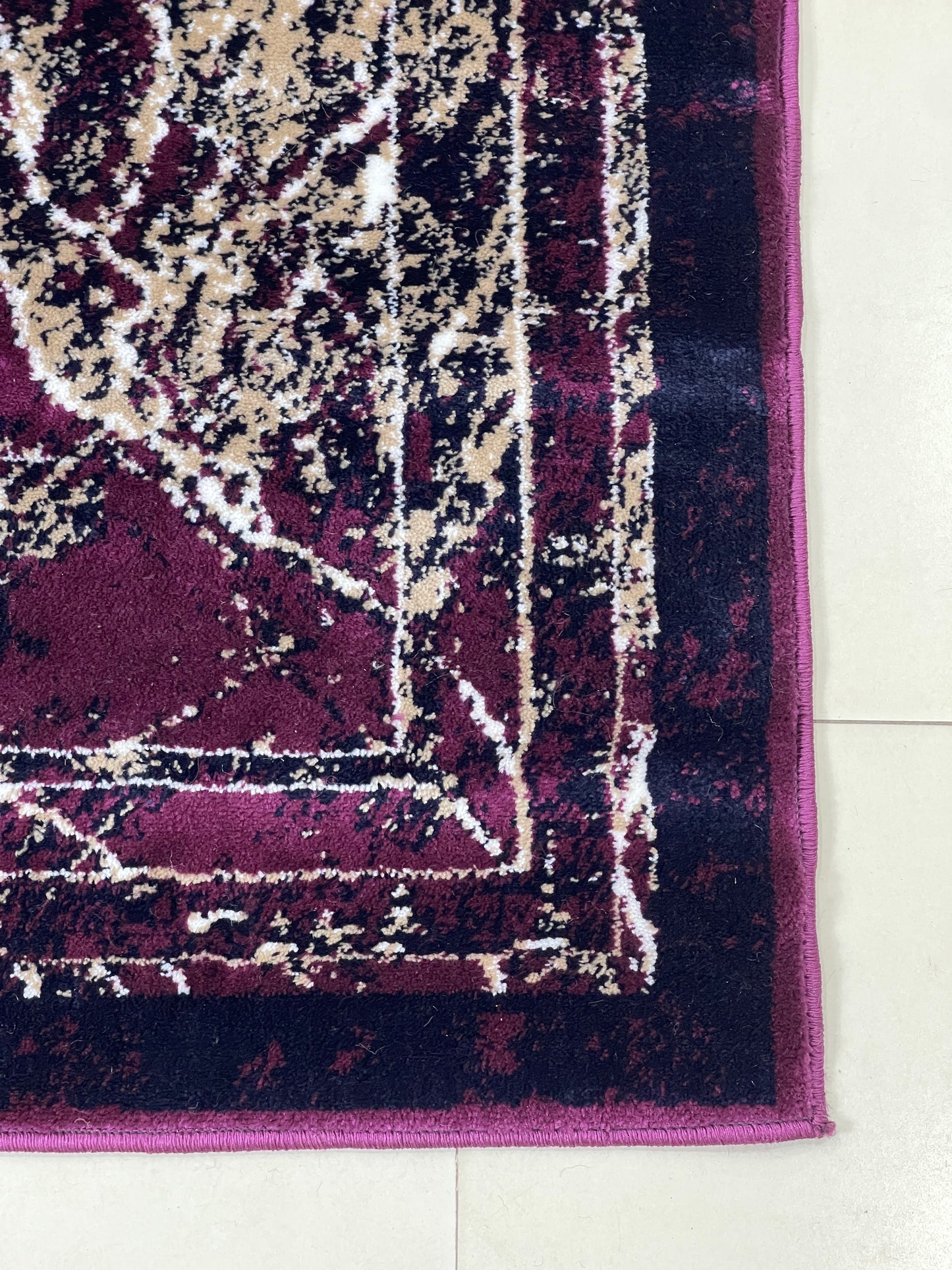 Modern polypropylene Rug,back woven
(Article-175-Purple)
Size : 4 ft width x 5.6 ft length (120 cm x 170 cm)