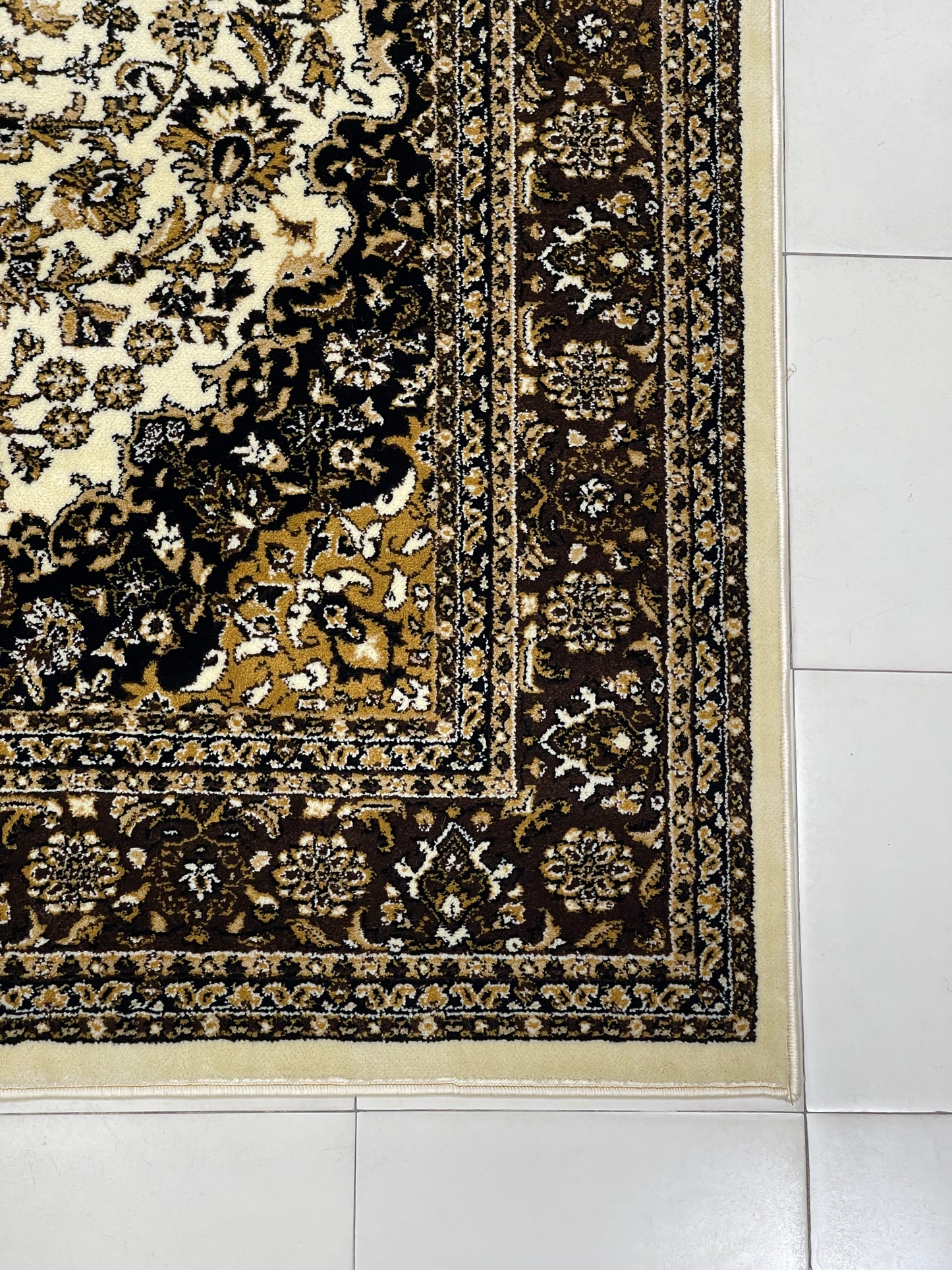 Persian polypropylene Rug,back woven(Article-01-Off white)
Size : 6.6 ft width x 9.6 ft length (200cm x 290cm)