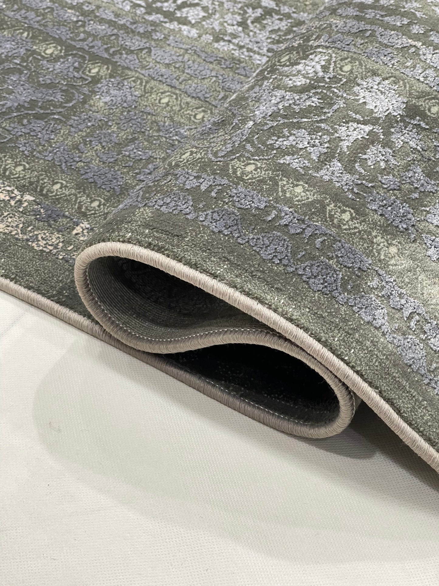 Irani Acrylic 1200 Reeds
Article -212-Grey
Size : 6.6 Ft width x 9.6 Ft length (200cm x 290cm)