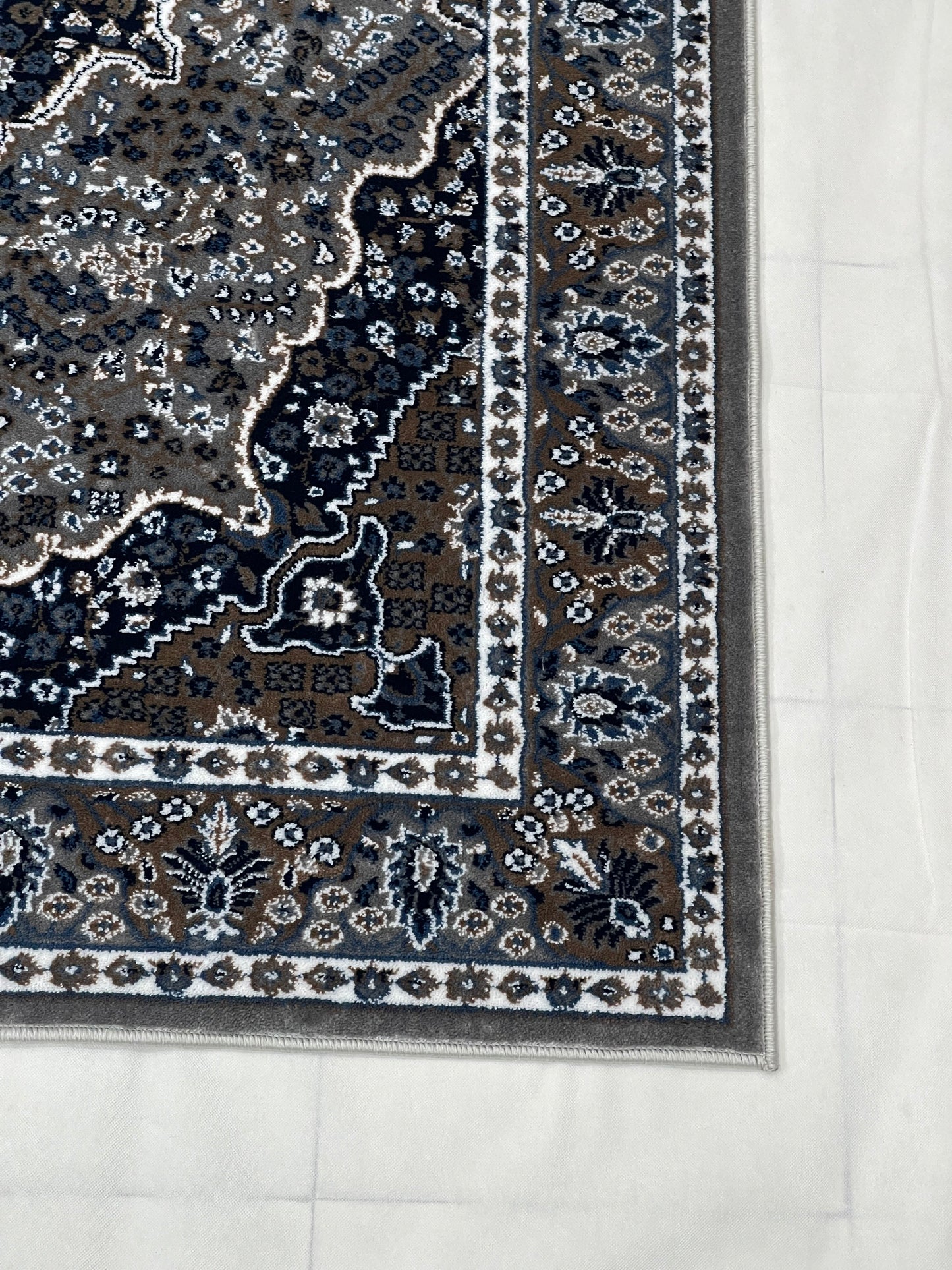 Persian Polypropylene Rug,back woven(Article-25-Grey)
Size : 5ft width  x 7.3ft length (150cm x 220cm)