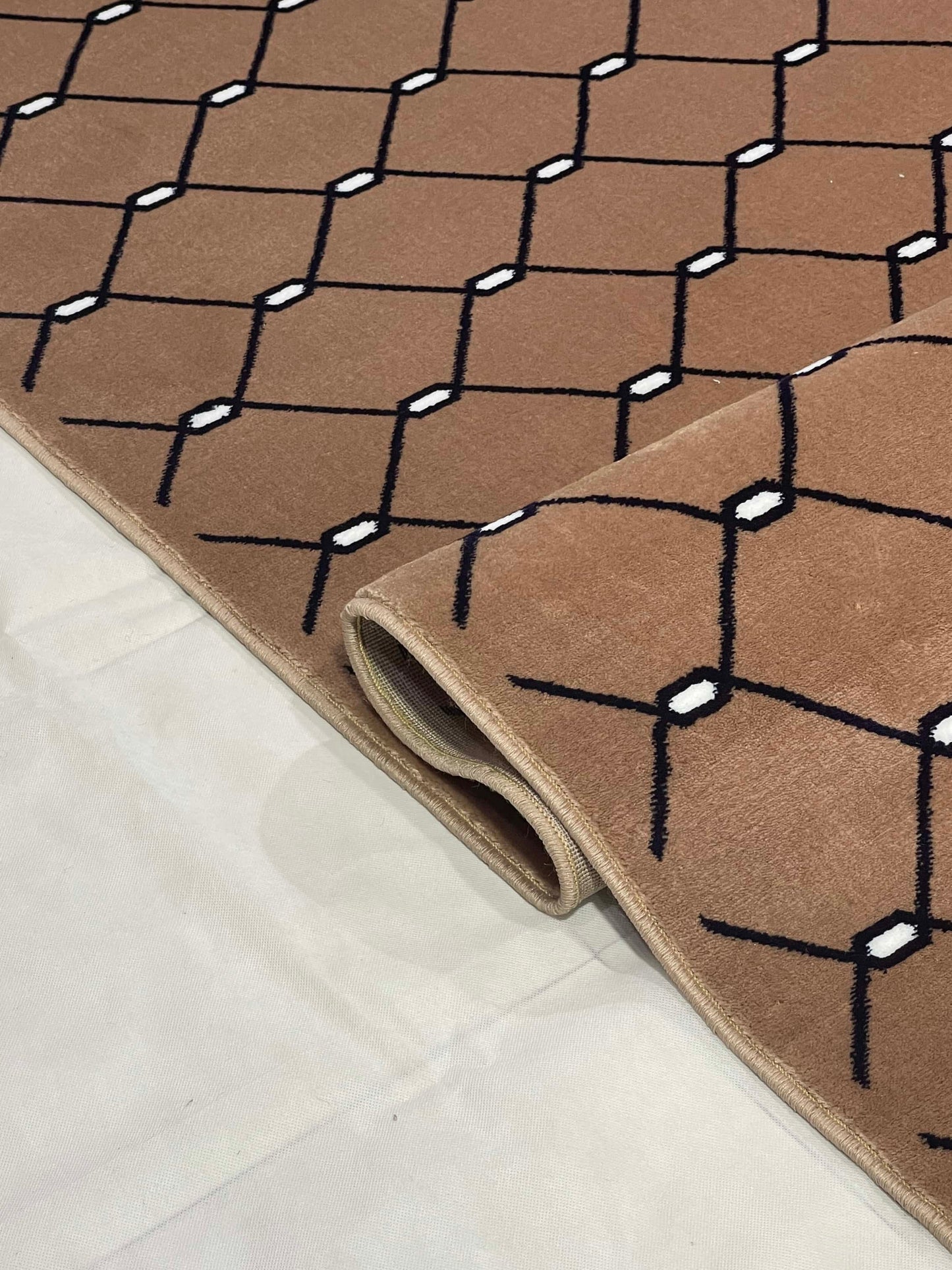 Modern polypropylene Rug,back woven(Article-443-Mink)
Size : 6.6 ft width x 9.6 ft length (200cm x 290cm)