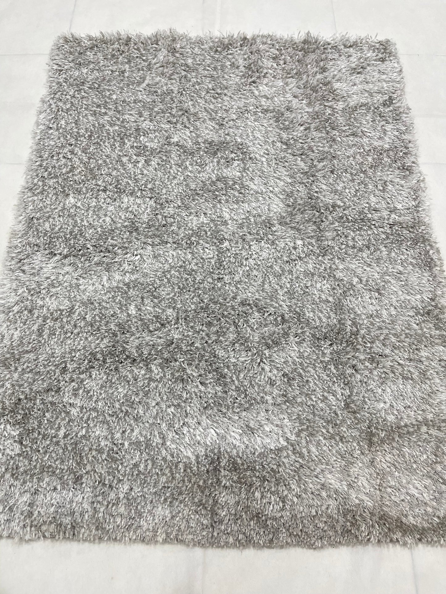 Turkish Shaggy Rug With Woven Back.  Size : 3 ft width x 4.5 ft length (100 cm x 135cm )