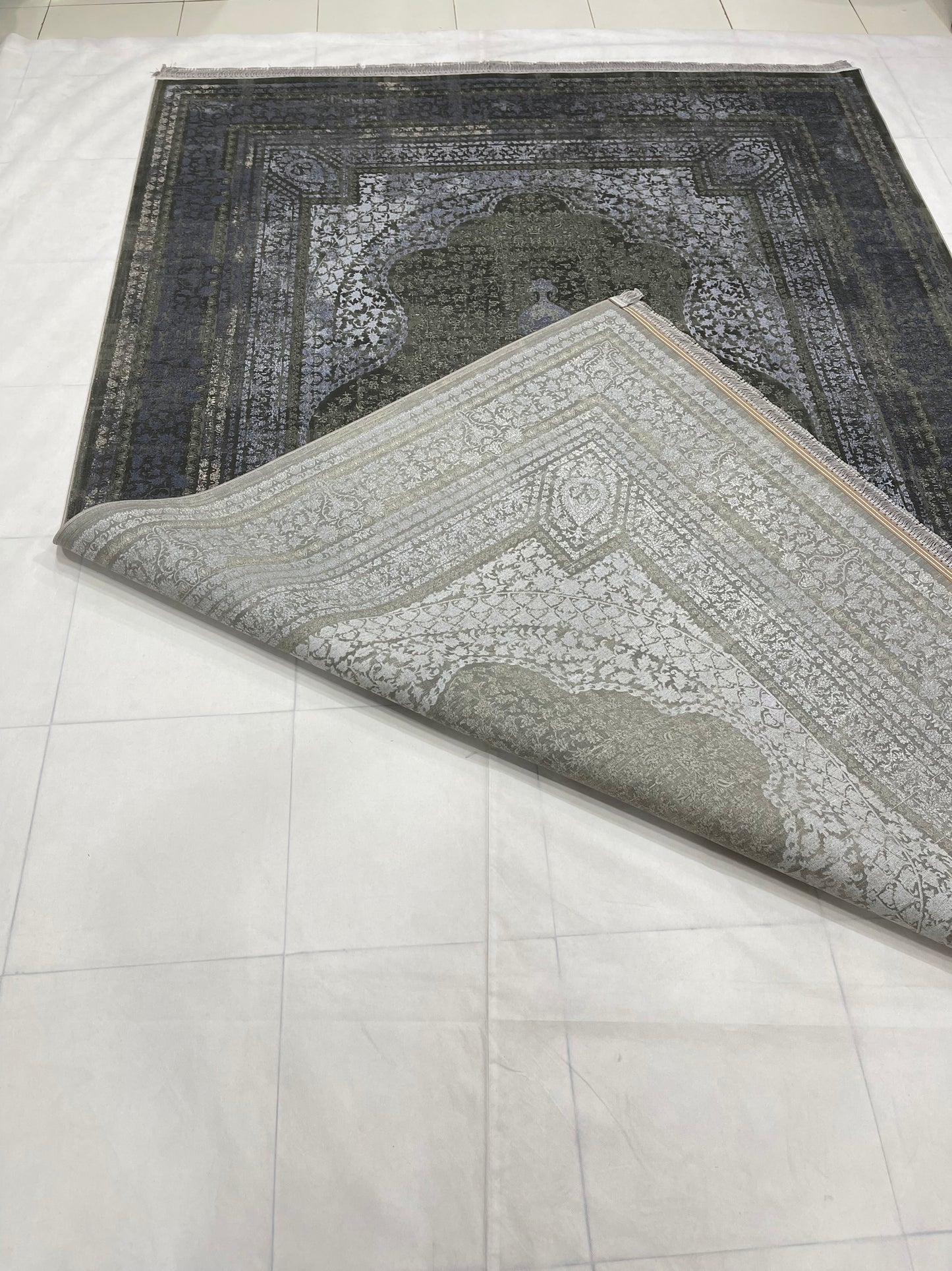 Irani Acrylic 1200 Reeds
Article -212-Grey
Size : 6.6 Ft width x 9.6 Ft length (200cm x 290cm)