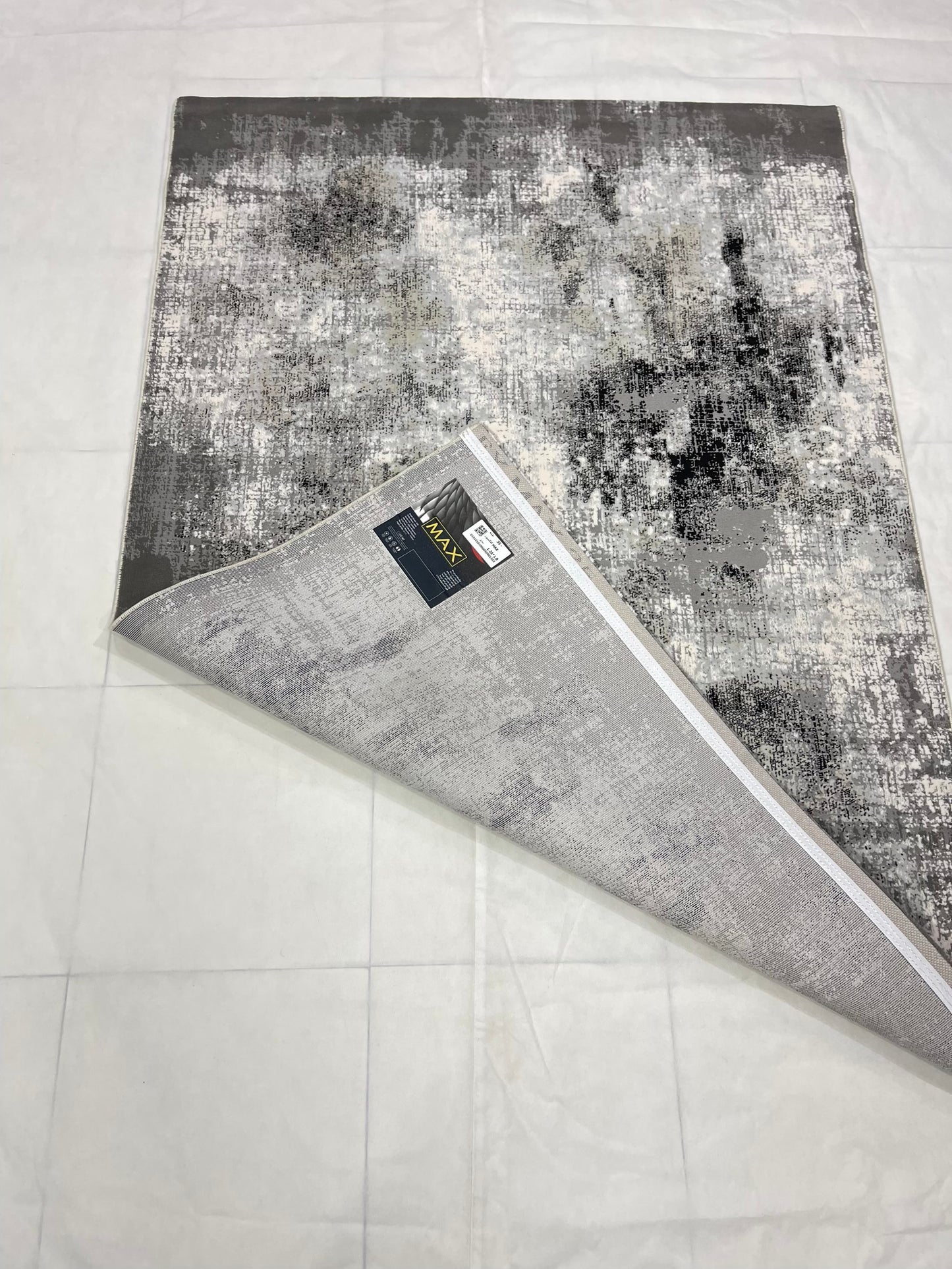 Irani Vintage Woven Rug.
 Article -2047-Grey
Size: 4 ft width x 6 ft length ( 120cm x 180 cm)