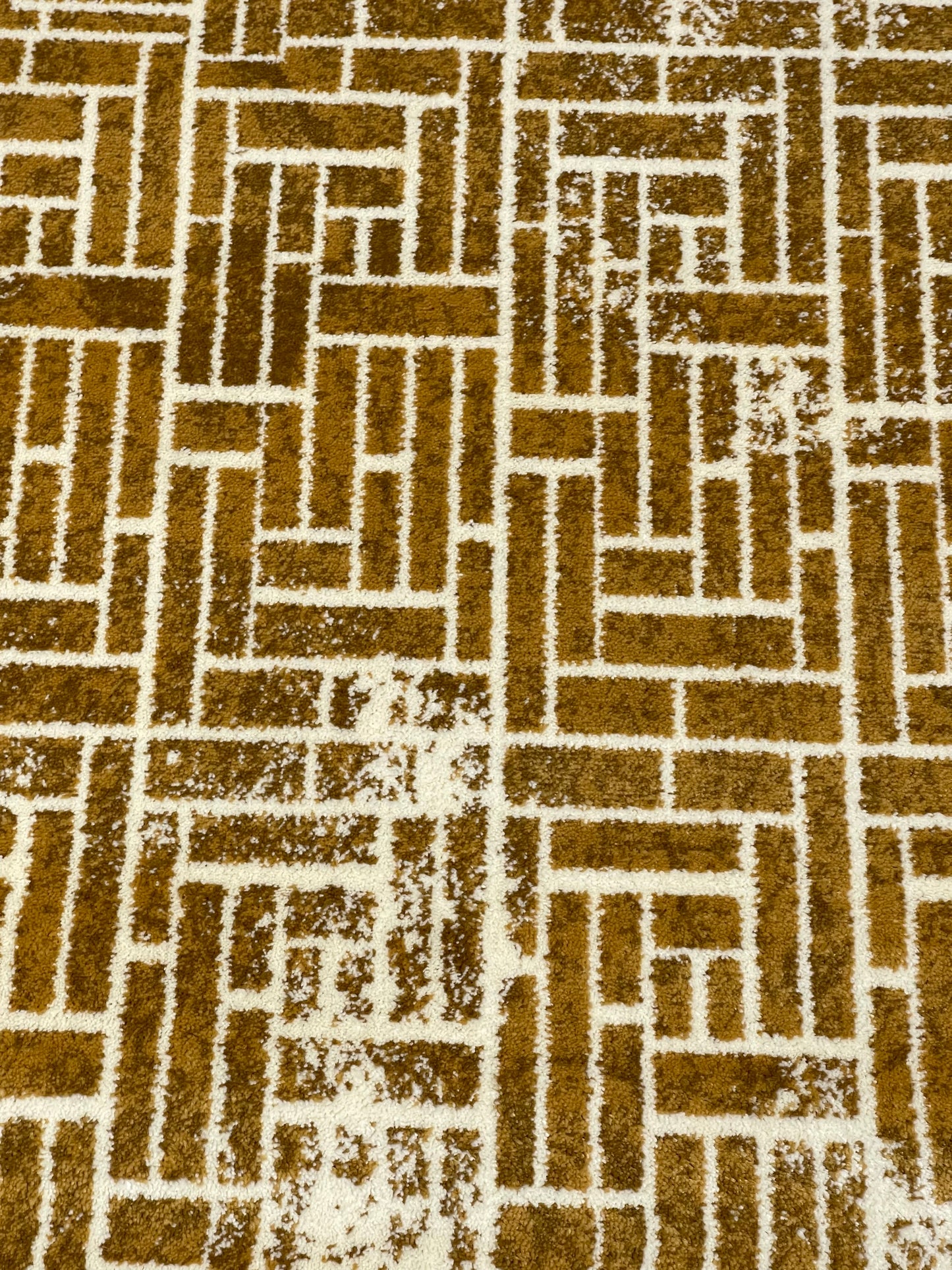 Off white Modern Polypropylene Woven Rug.  Size : 2.6 ft width x 6.6 ft length  (80 cm x 200cm)