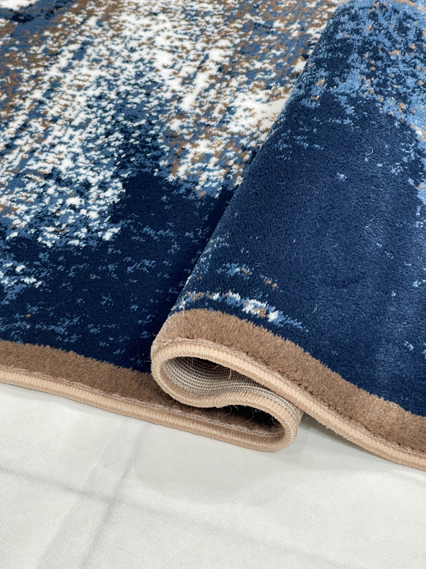 Modern Polypropylene Rug,back woven(Article-1654-Mink)
Size : 5ft width  x 7.3ft length (150cm x 220cm)