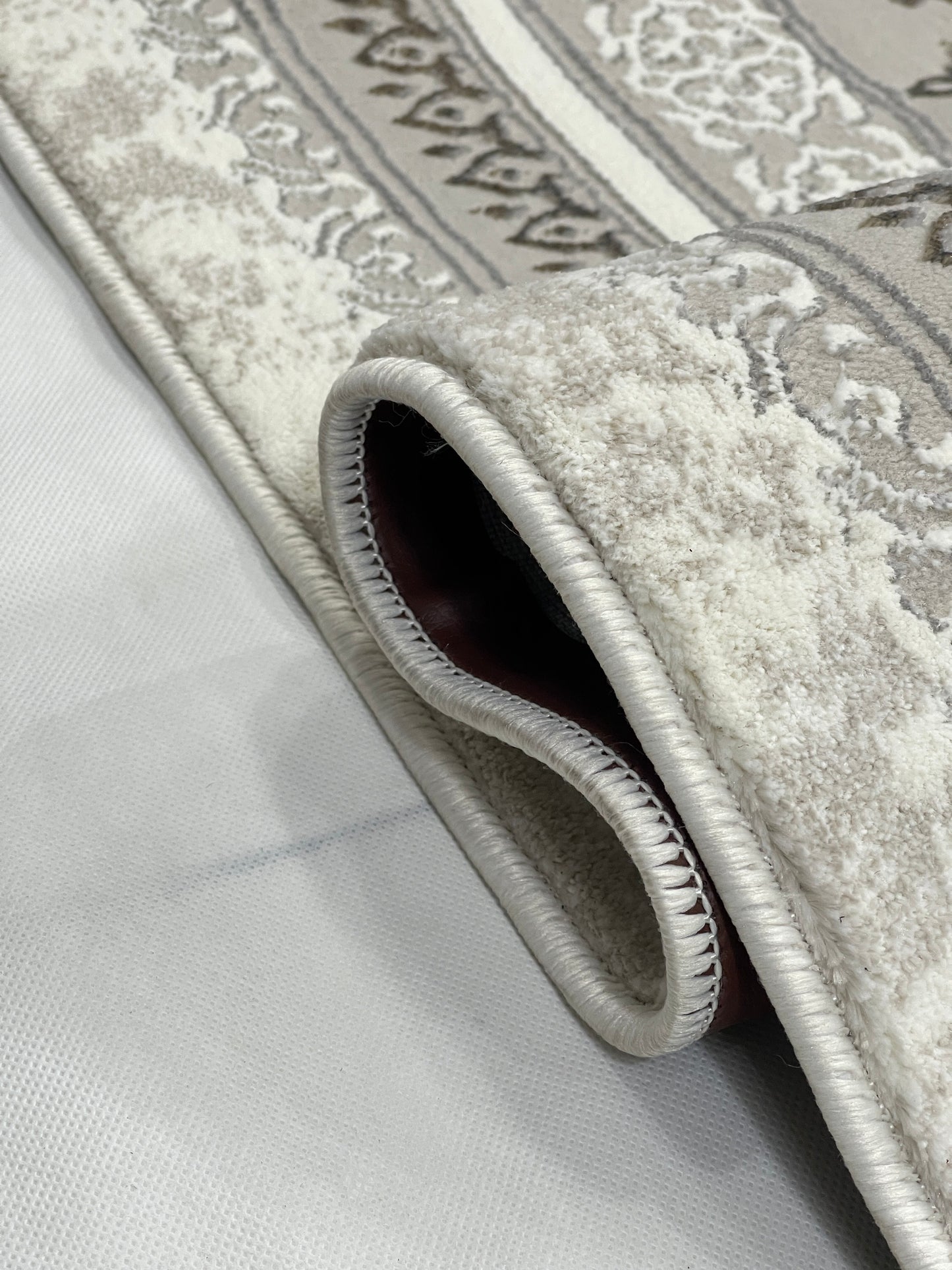 New Turkish Silk (Surya A) 
Size: 6.6 ft width x 9.6 ft length (200cm x 290cm)
Article -615- Off White & Grey