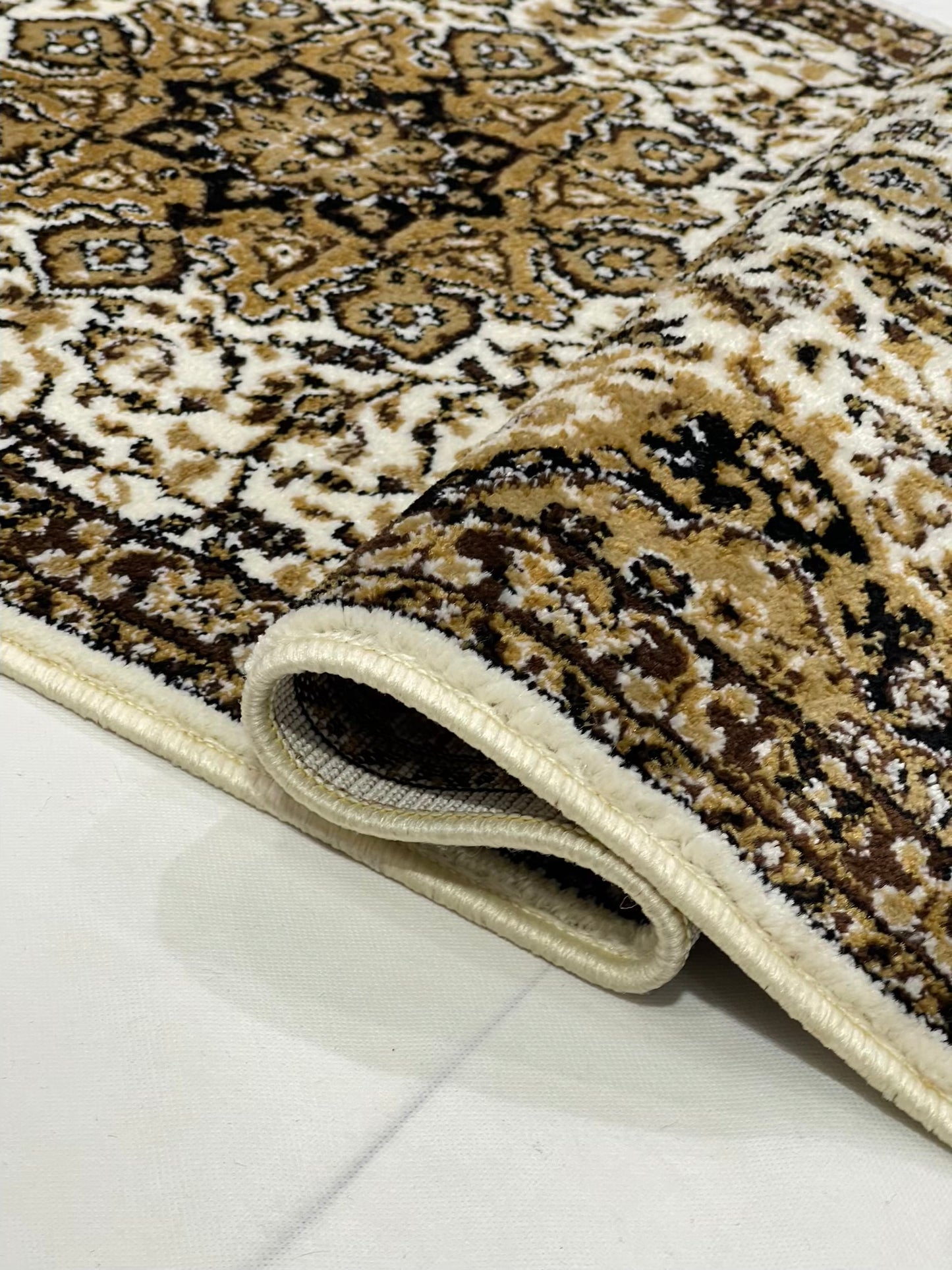 Off white Persian Polypropylene Woven Runner.
 Size : 2.6 ft width x 6.6 ft length
 (80 cm x 200cm)