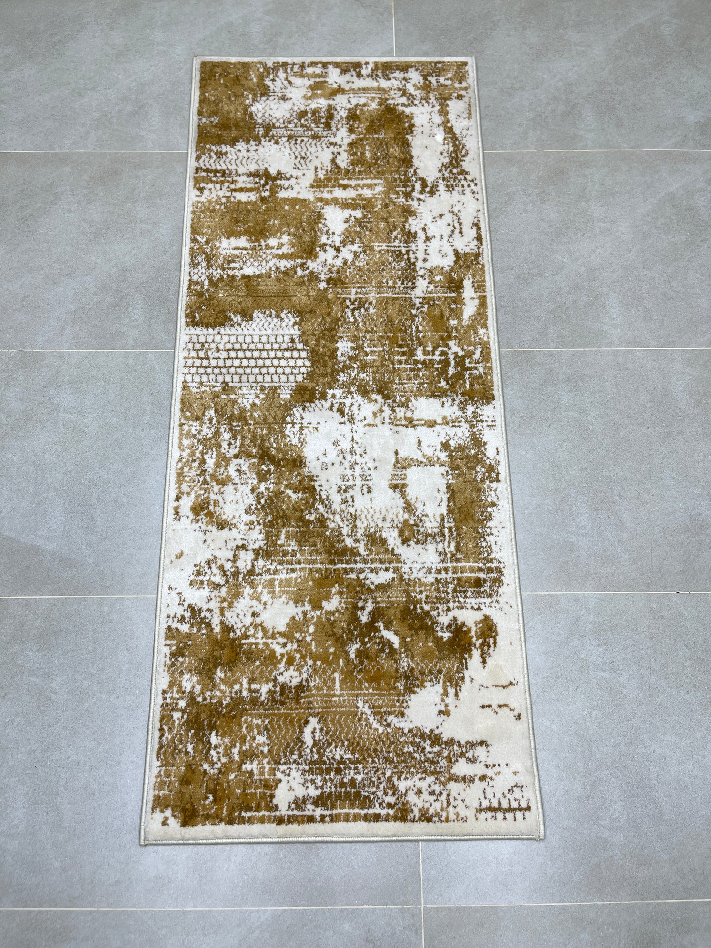 Off white Modern Polypropylene Woven Rug.  Size : 2.6 ft width x 6.6 ft length  (80 cm x 200cm)