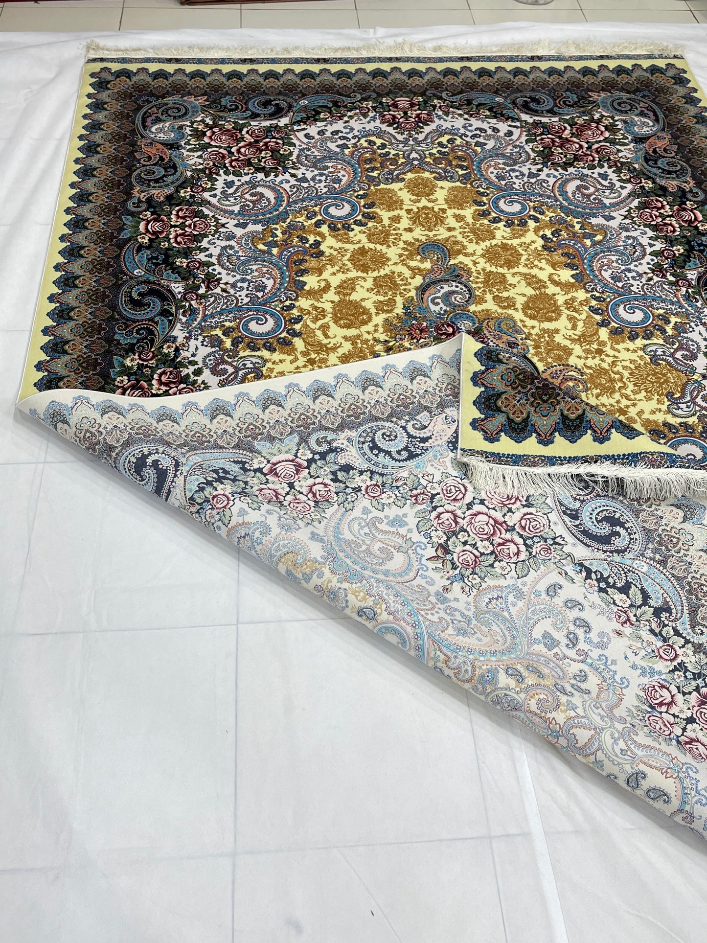 Irani Top Quality 
Mixture of 12 colours
1500 Reeds Acrylic Rug With Jute Back (03)
Size : 6.6 Ft Width x 9.6 Ft Length