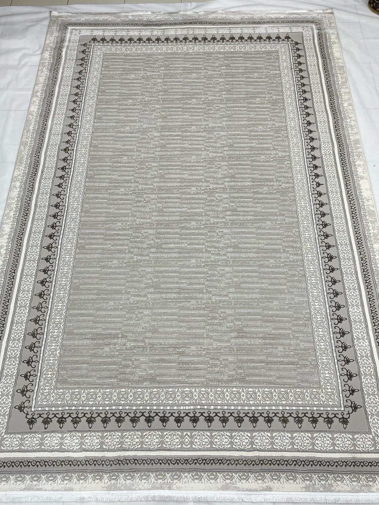 New Turkish Silk (Surya A) 
Size: 6.6 ft width x 9.6 ft length (200cm x 290cm)
Article -615- Off White & Grey