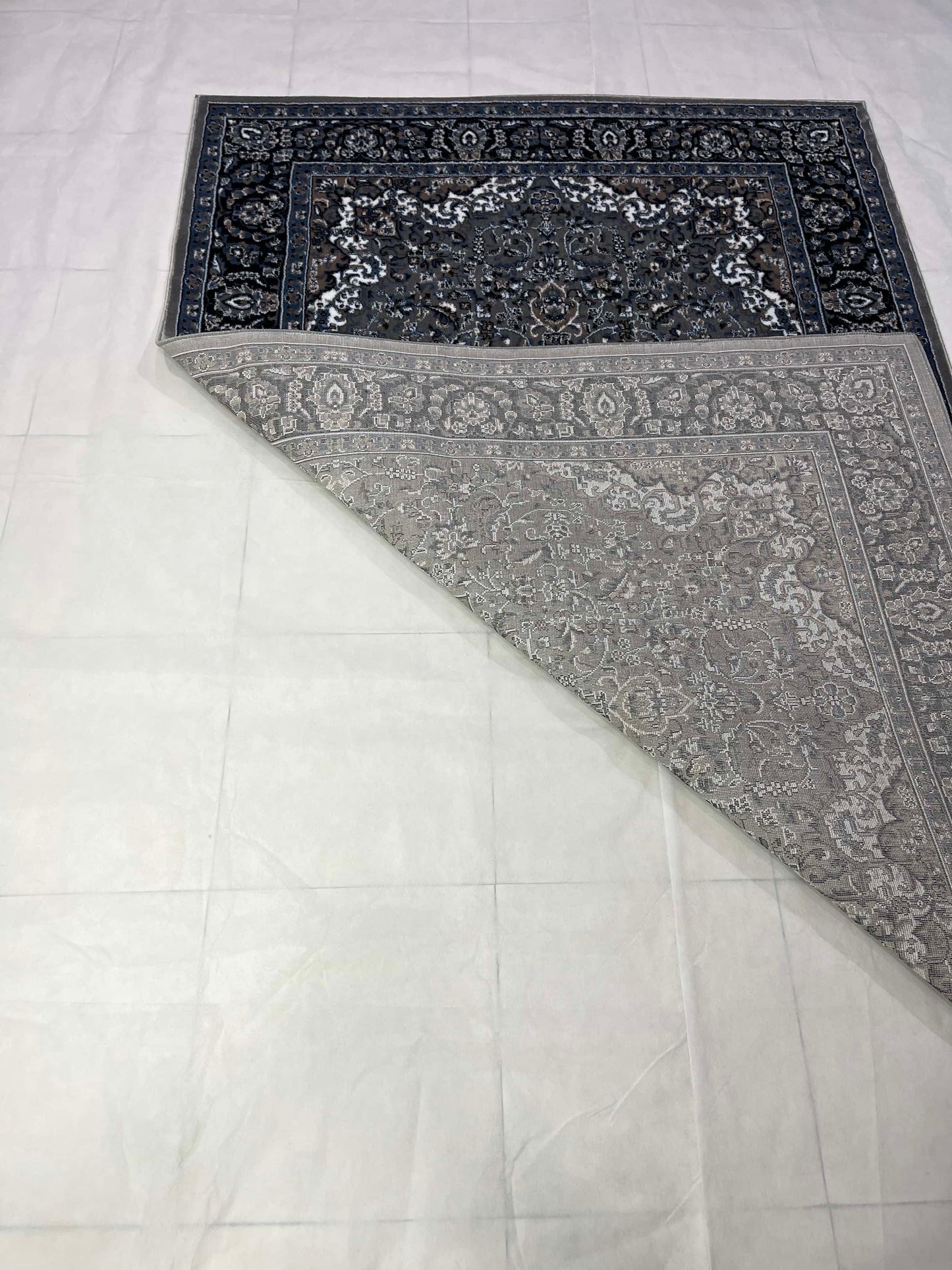 Persian polypropylene Rug,back woven(Article-35-Grey )
Size : 5ft width  x 7.3ft length (150cm x 220cm)