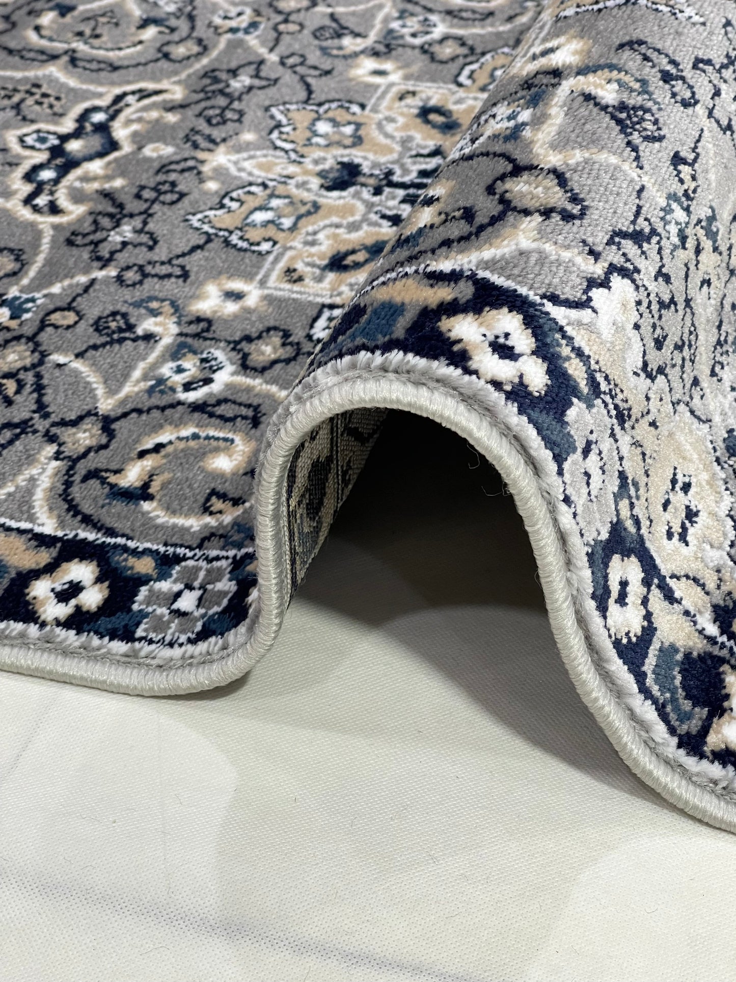 Grey Persian Polypropylene Woven Rug.  Size : 2.6 ft width x 6.6 ft length  (80 cm x 200cm)