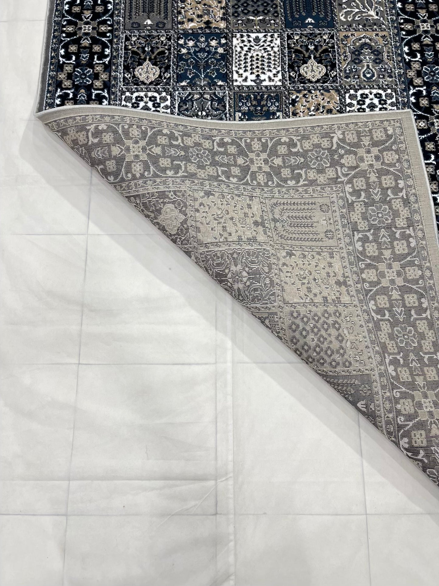 Persian Polypropylene Rug,back woven(Article-28-Grey)
Size : 5ft width  x 7.3ft length (150cm x 220cm)