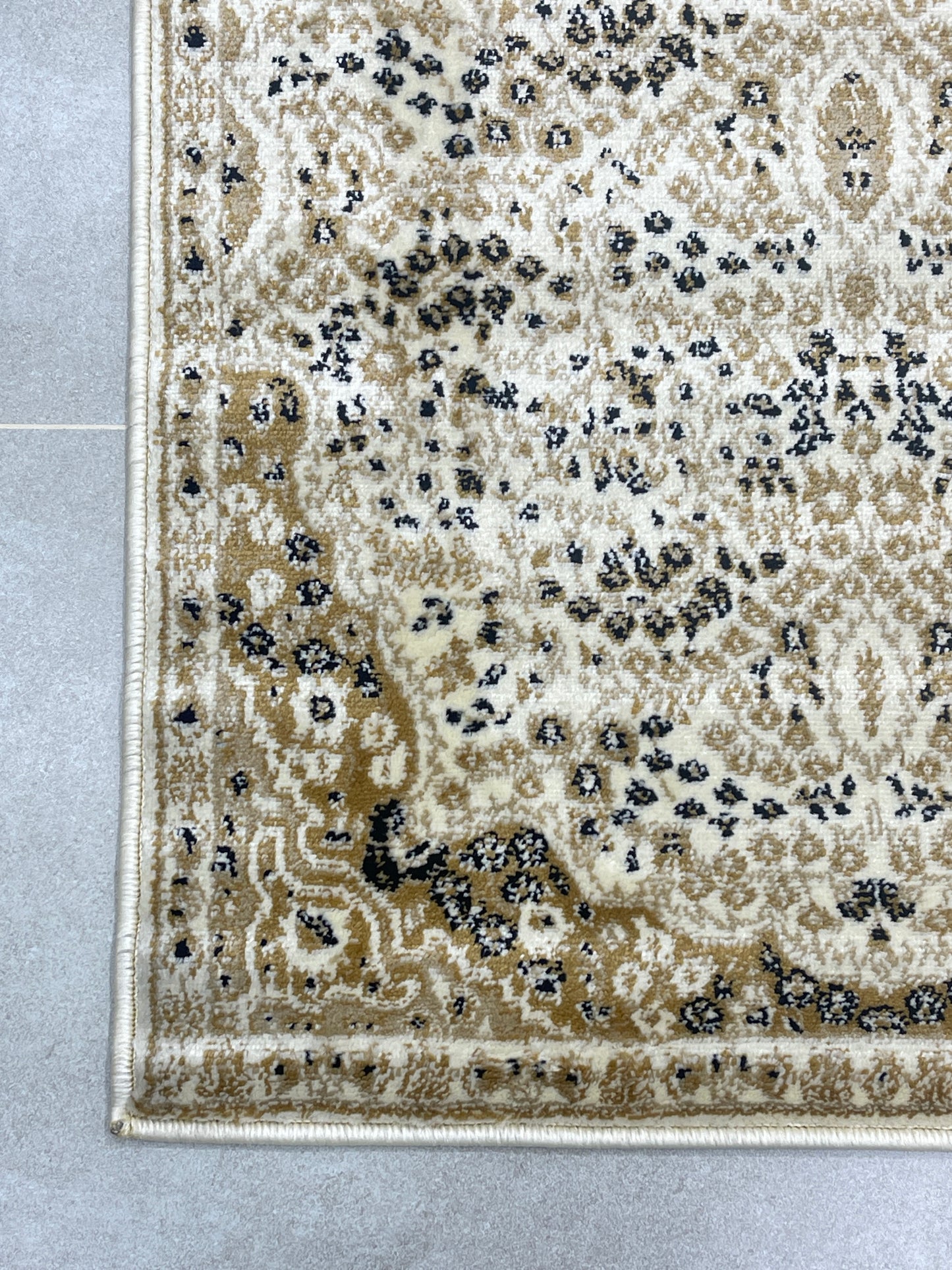 Off white Persian Polypropylene Woven Rug.
 Size : 2.6 ft width x 6.6 ft length
 (80 cm x 200cm)