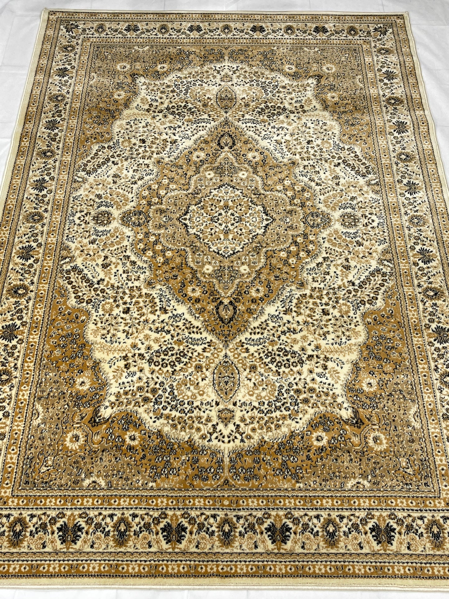 Persian polypropylene Rug,back woven(Article-25-Off white)
Size : 6.6 ft width x 9.6 ft length (200cm x 290cm)