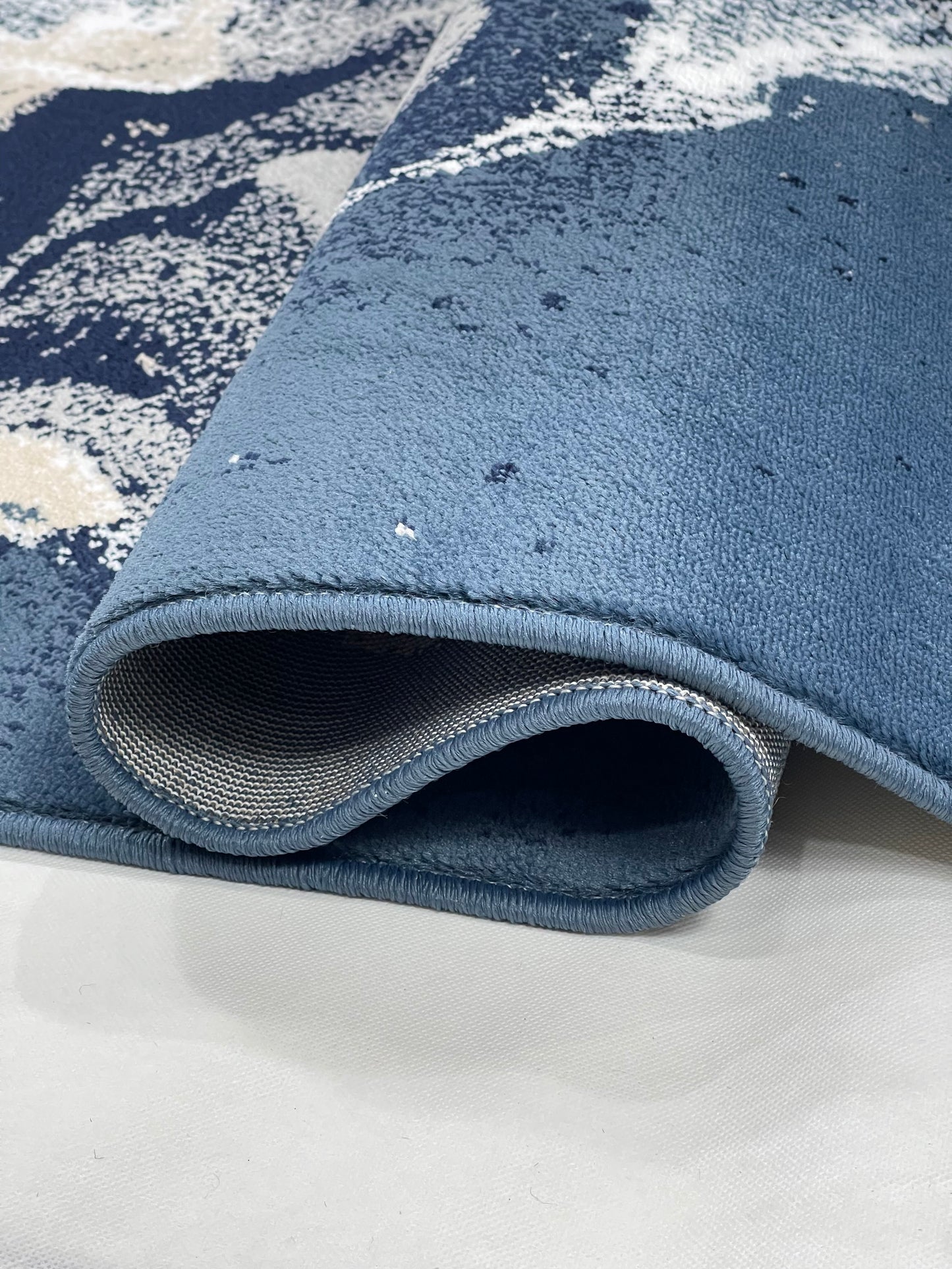 Blue modern Polypropylene Woven Rug.  Size : 2.6 ft width x 6.6 ft length  (80 cm x 200cm)