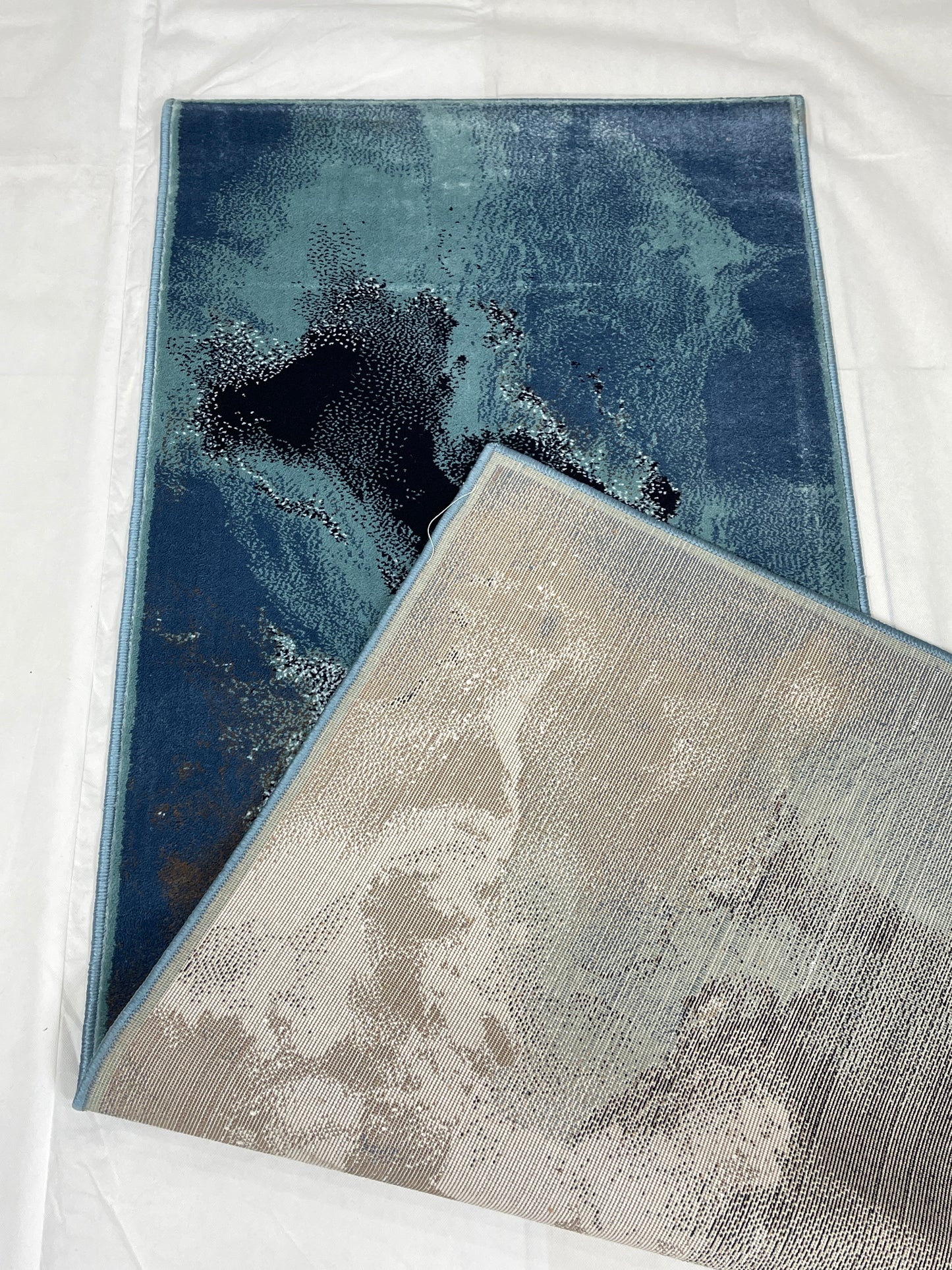 Feroze Modern Polypropylene Woven Rug.
 Size : 2.6 ft width x 6.6 ft length
 (80 cm x 200cm)