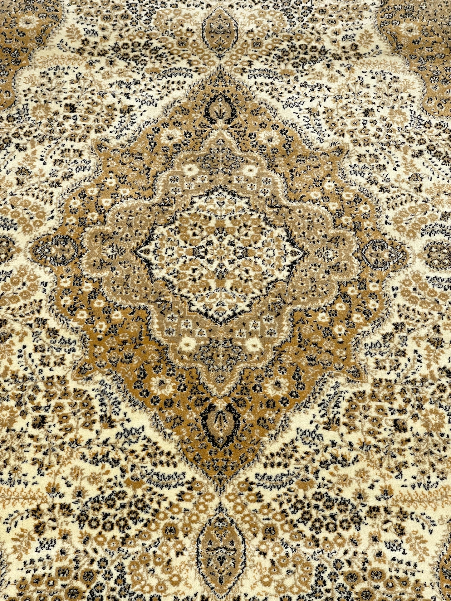 Persian polypropylene Rug,back woven(Article-25-Off white)
Size : 6.6 ft width x 9.6 ft length (200cm x 290cm)