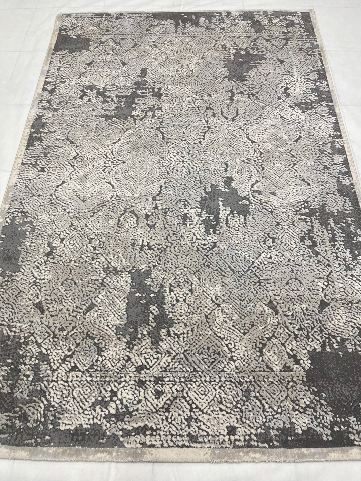 Irani Vintage Woven Rug.
 Article -2070-Grey , Off white
Size: 5 ft width x 7.3 ft length (150cm x 220cm)