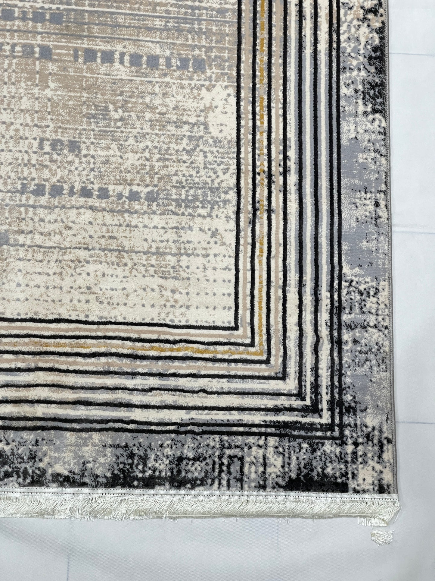 Persian Thick Woven Rug. 
(Article -644-Grey )
Size: 6.6 ft width x 9.6 ft length (200cm x 290cm)