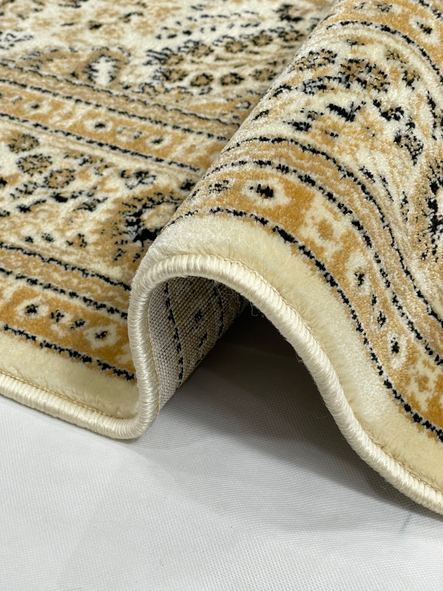 Persian polypropylene Rug,back woven(Article-25-Off white)
Size : 6.6 ft width x 9.6 ft length (200cm x 290cm)