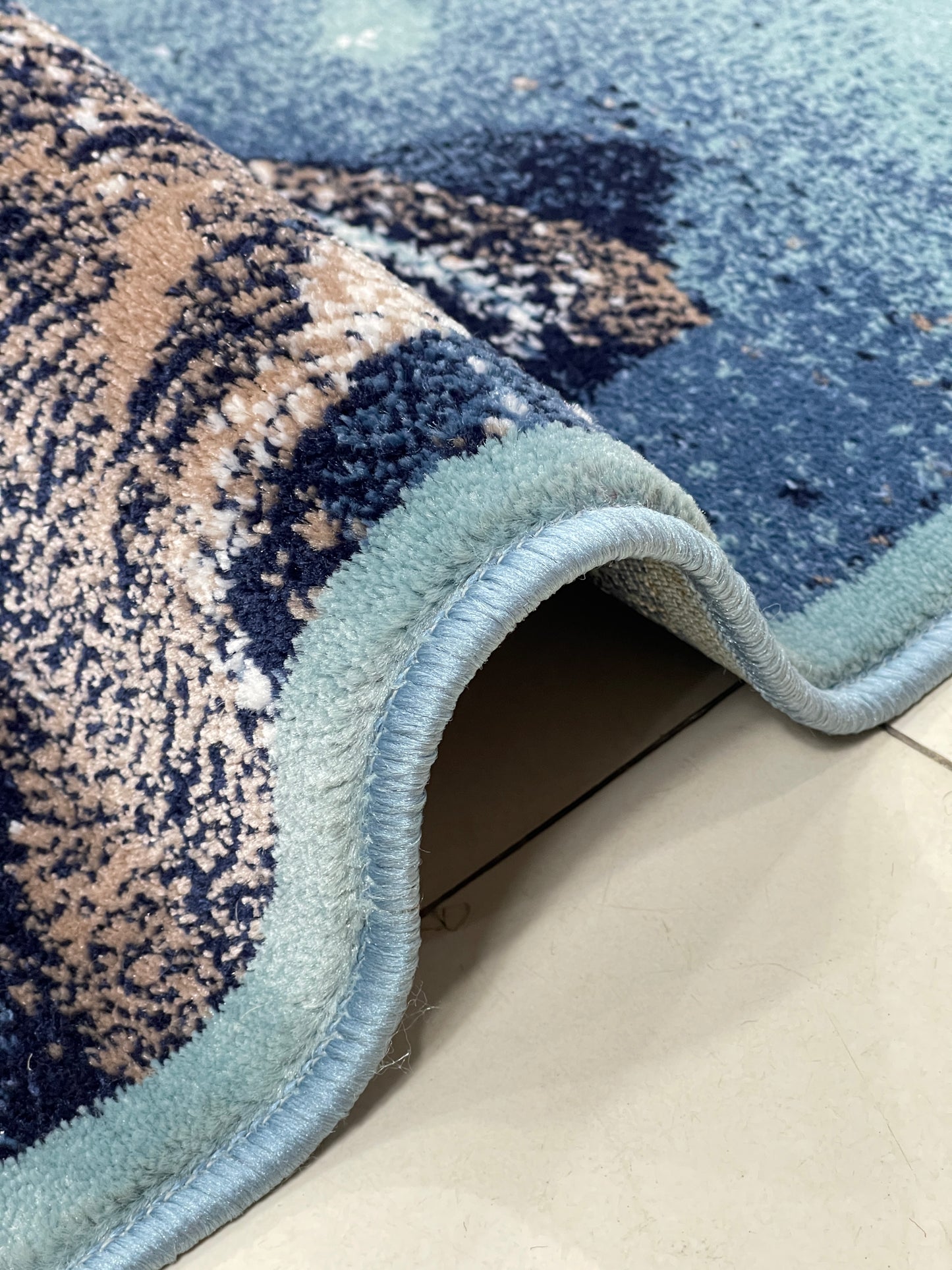 Modern polypropylene Rug,back woven(Article-420-Feroze)
Size : 6.6 ft width x 9.6 ft length (200cm x 290cm)