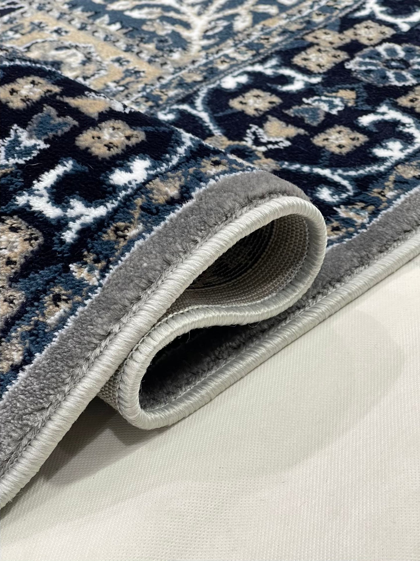 Persian Polypropylene Rug,back woven(Article-28-Grey)
Size : 5ft width  x 7.3ft length (150cm x 220cm)