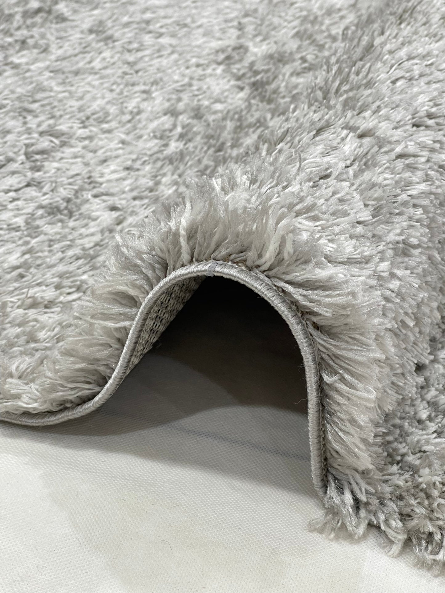 Turkish Shaggy Rug With Woven Back.  Size : 3 ft width x 4.5 ft length (100 cm x 135cm )