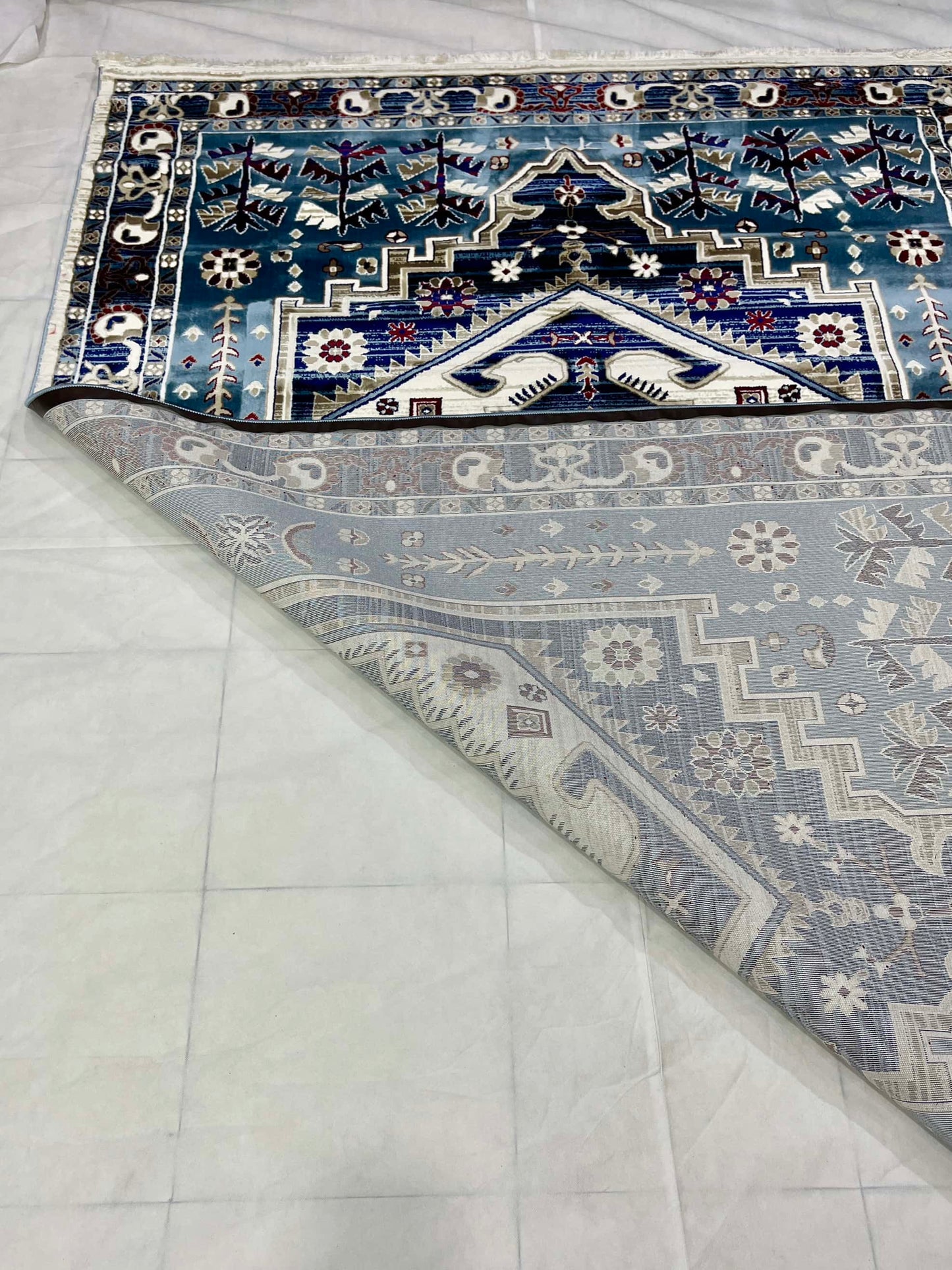 New Turkish Silk (Super Hair) 
Size: 6.6 ft width x 9.6 ft length (200cm x 290cm)
Article -407- off white , Blue, Multi Colour