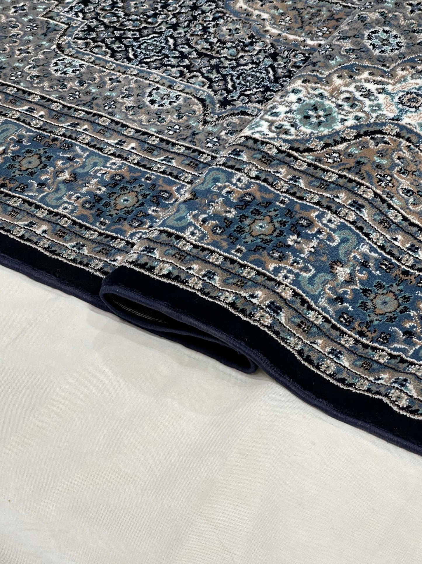 Persian polypropylene Rug,back woven(Article-19-Blue)
Size : 5ft width  x 7.3ft length (150cm x 220cm)