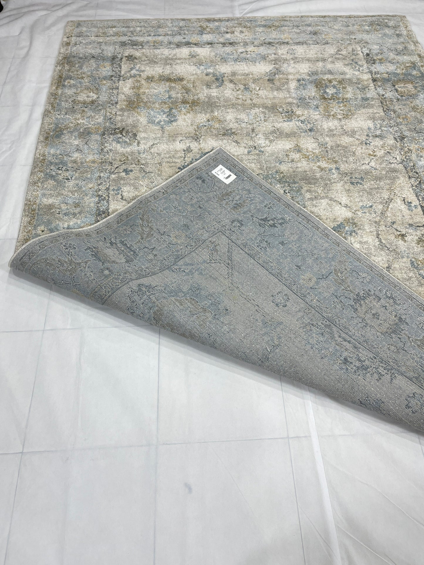New Turkish Silk (Surya A)  Size: 6.6 ft width x 9.6 ft length (200cm x 290cm) Article -606- Off white