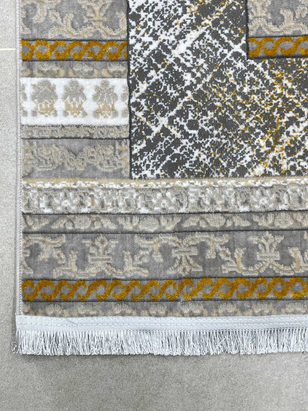 Vintage soul, modern precision ✨ Irani machine-made for timeless homes
Size : 5 ft width x 7.3 ft length 
Article-302-Grey,Rust