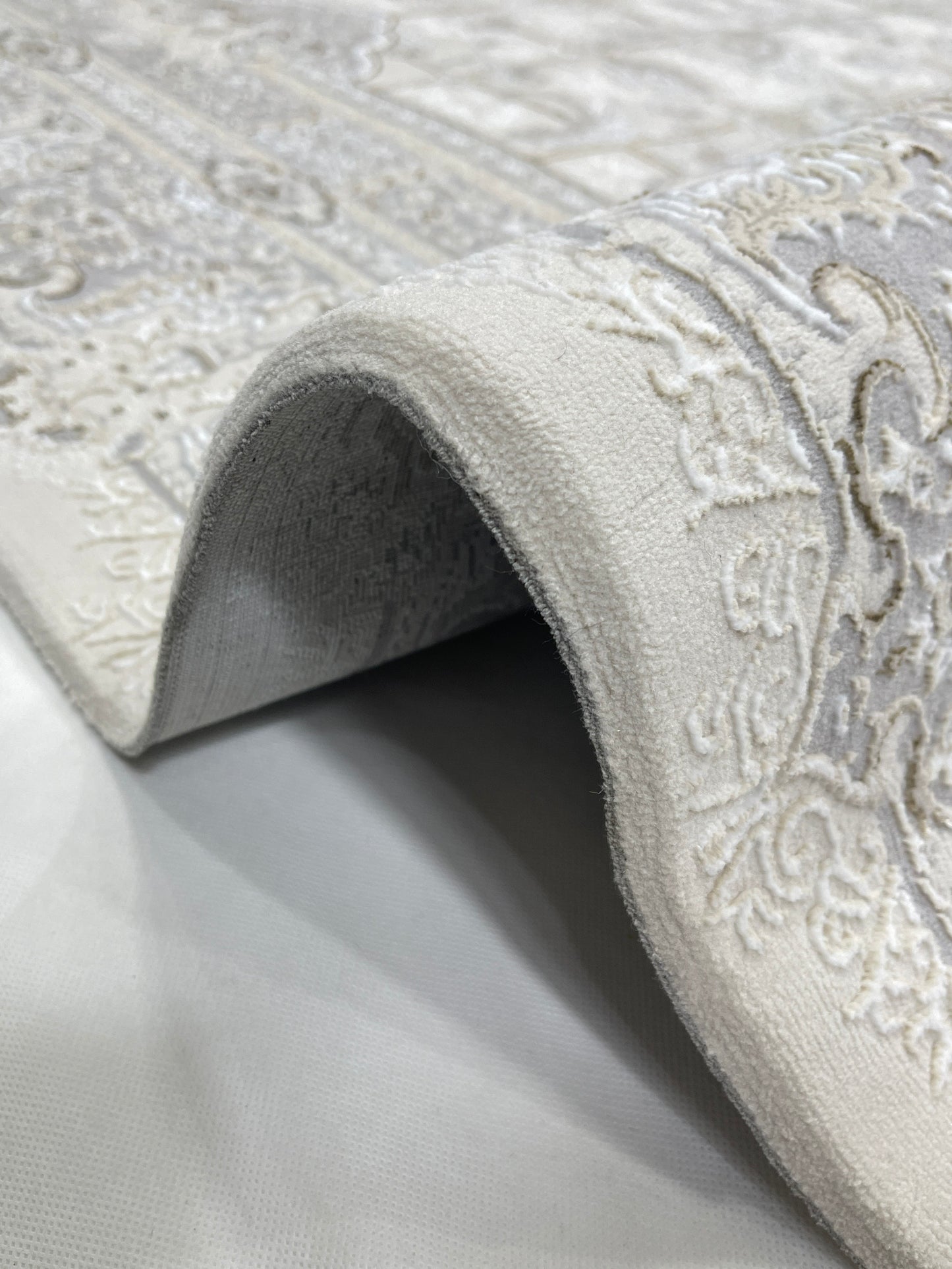 New Turkish Silk (Surya A)  Size: 6.6 ft width x 9.6 ft length (200cm x 290cm) Article -604- Off White