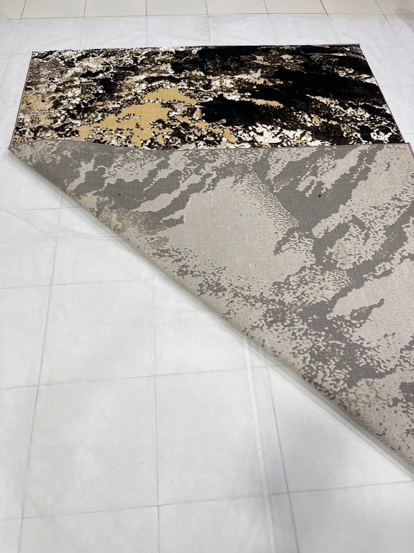 Turkish Top Quality Silk.(Article-1090-Cream , Black) Size: 6.6 ft width x 9.6 ft length (200cm x 290cm)