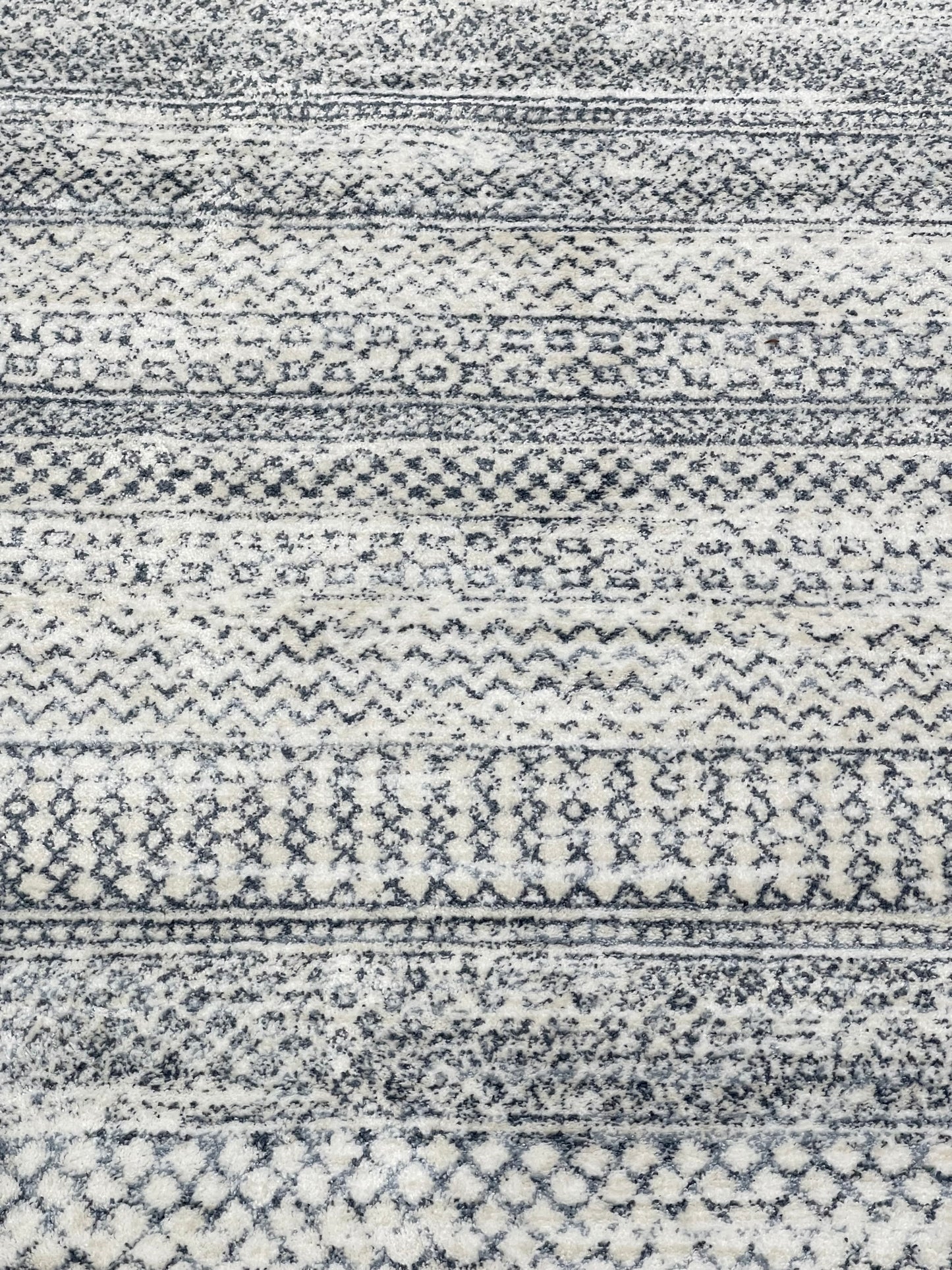 Turkish Shaggy Rug With Woven Back.  Size : 5 Ft Width x 7.3 Ft Length (160cm x 220cm) Article-07-Off White, Grey