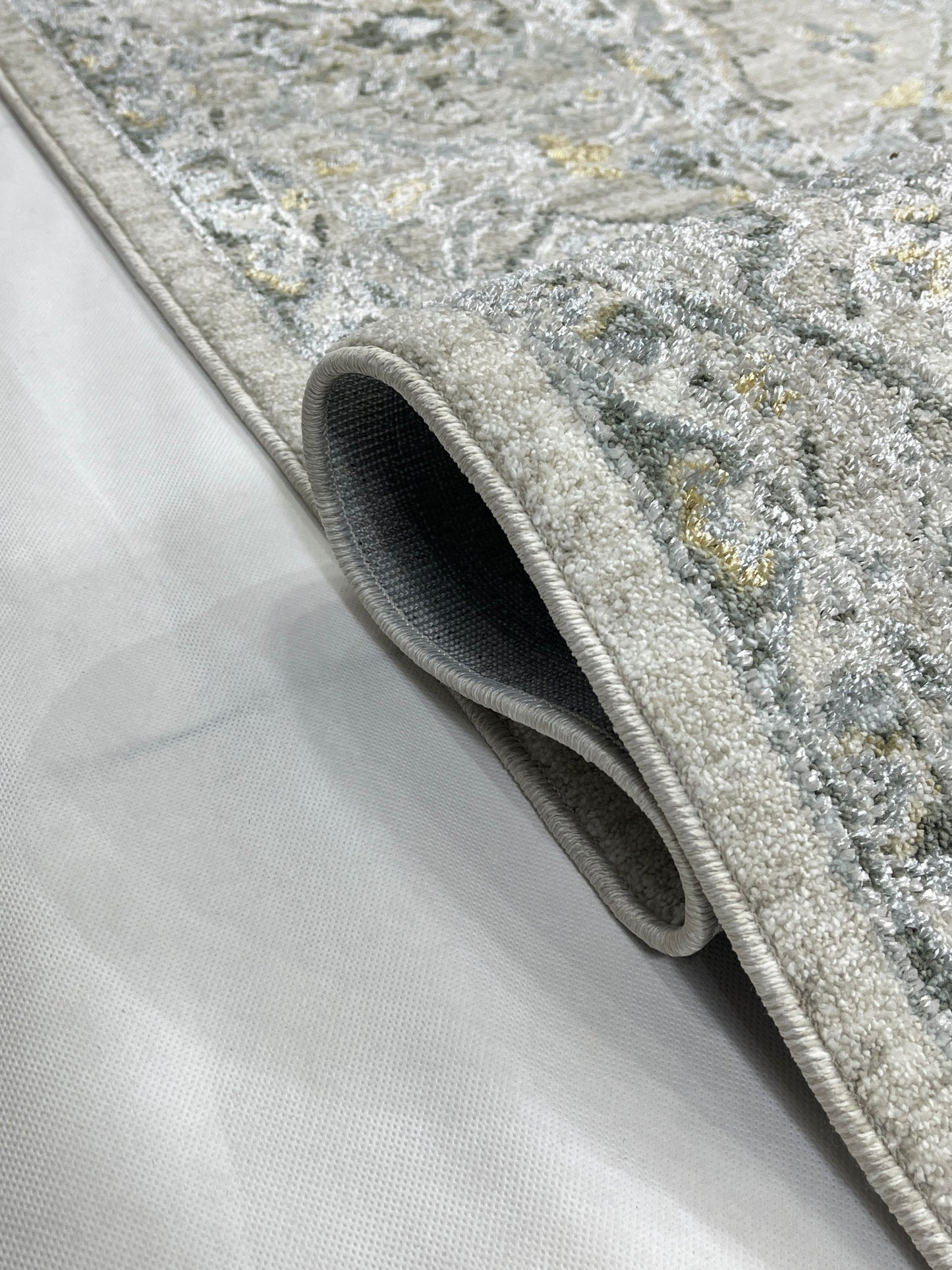 New Turkish Silk (Surya A) 
Size: 6.6 ft width x 9.6 ft length (200cm x 290cm)
Article -629- Off White