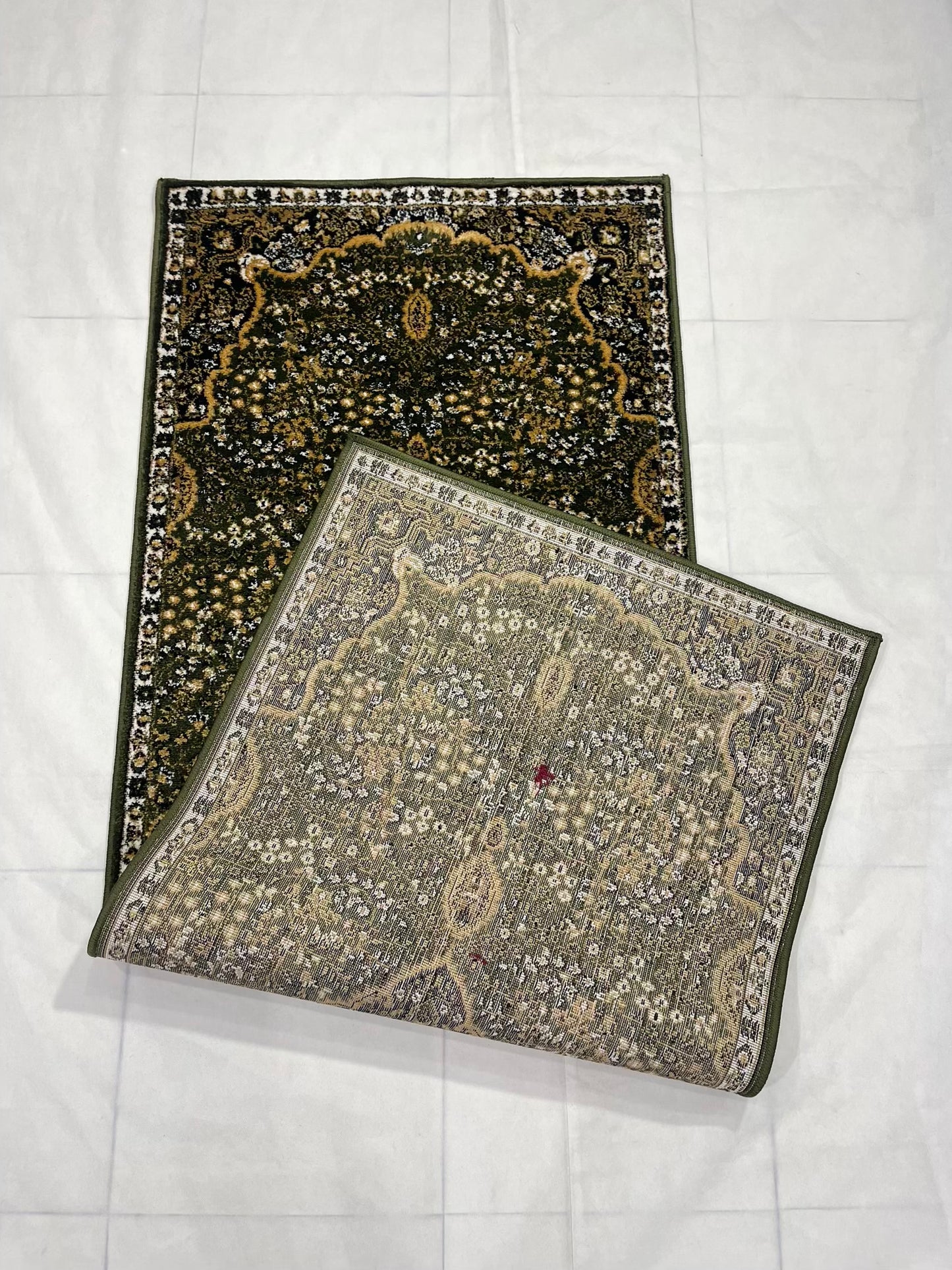 Green Persian Polypropylene Woven Runner.
 Size : 2.6 ft width x 6.6 ft length
 (80 cm x 200cm)
