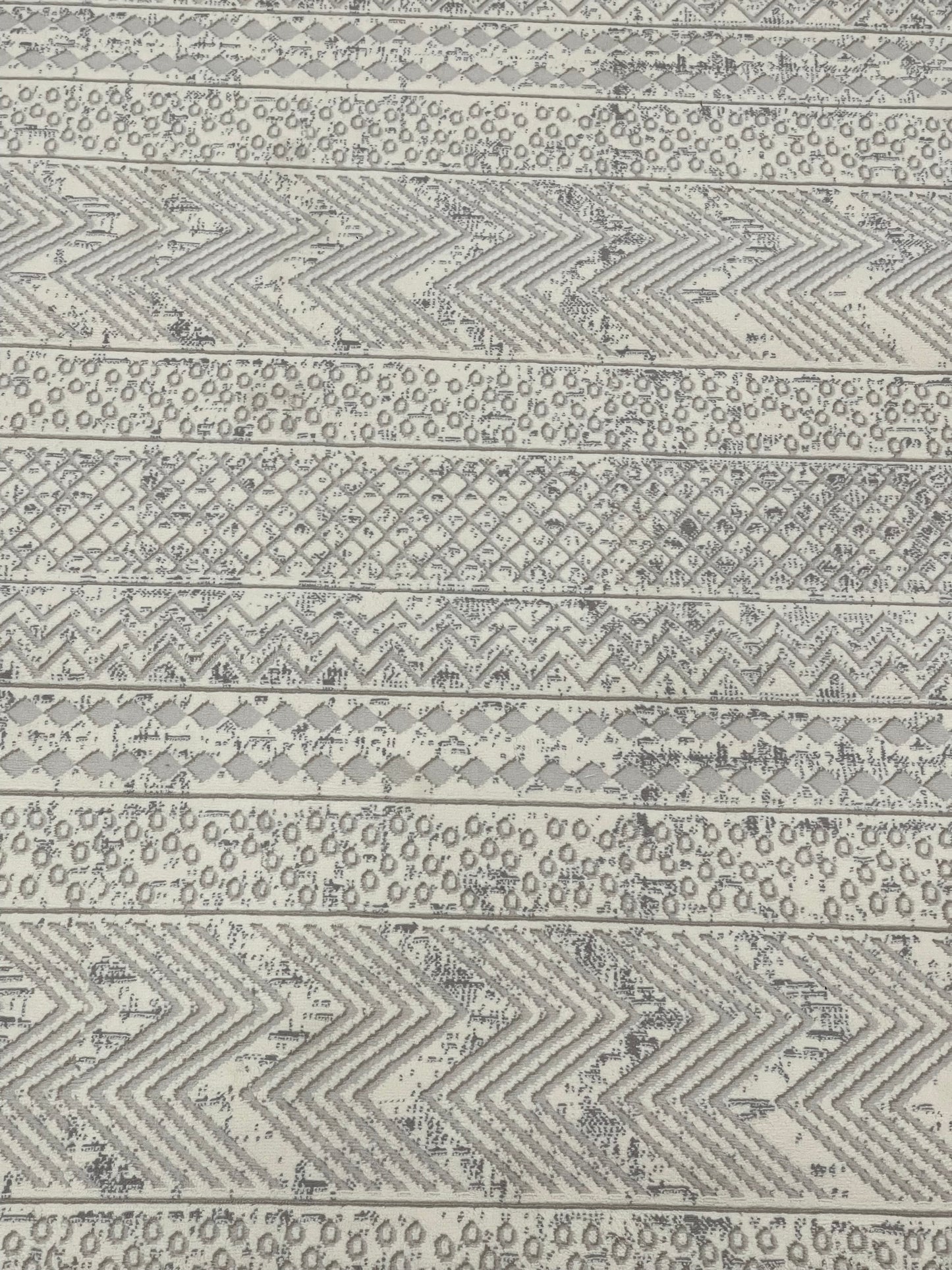 Irani Vintage Woven Rug.
 Article -2071-White
Size: 5 ft width x 7.3 ft length (150cm x 220cm)